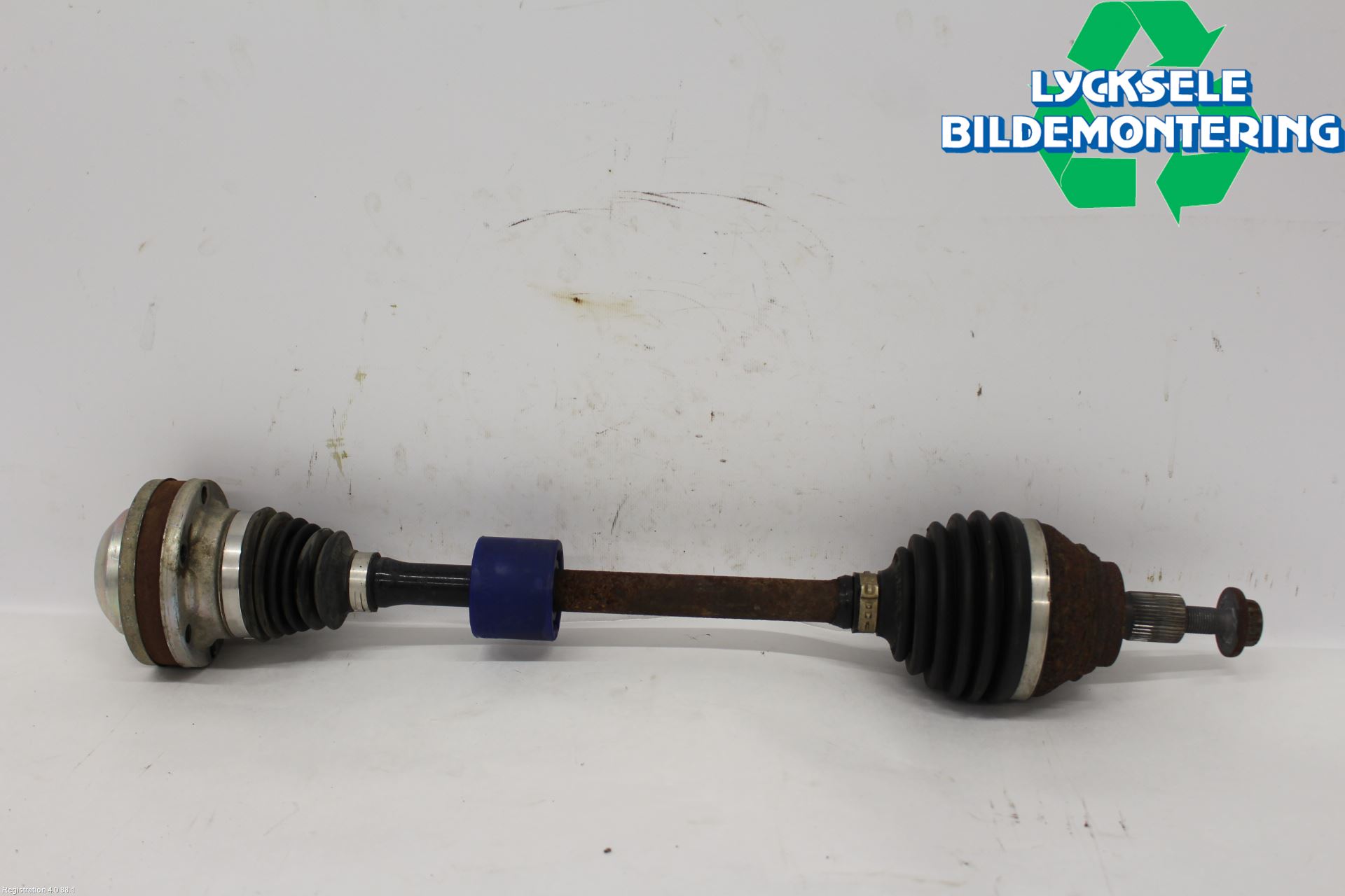 Volkswagen VW TIGUAN 16-24 Drivaxel Fram Höger