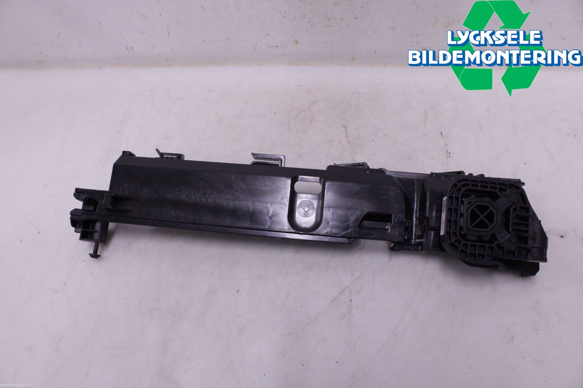 BMW 3 G20/G21/G80/G81 19- Kylarfäste-Ram-Balk