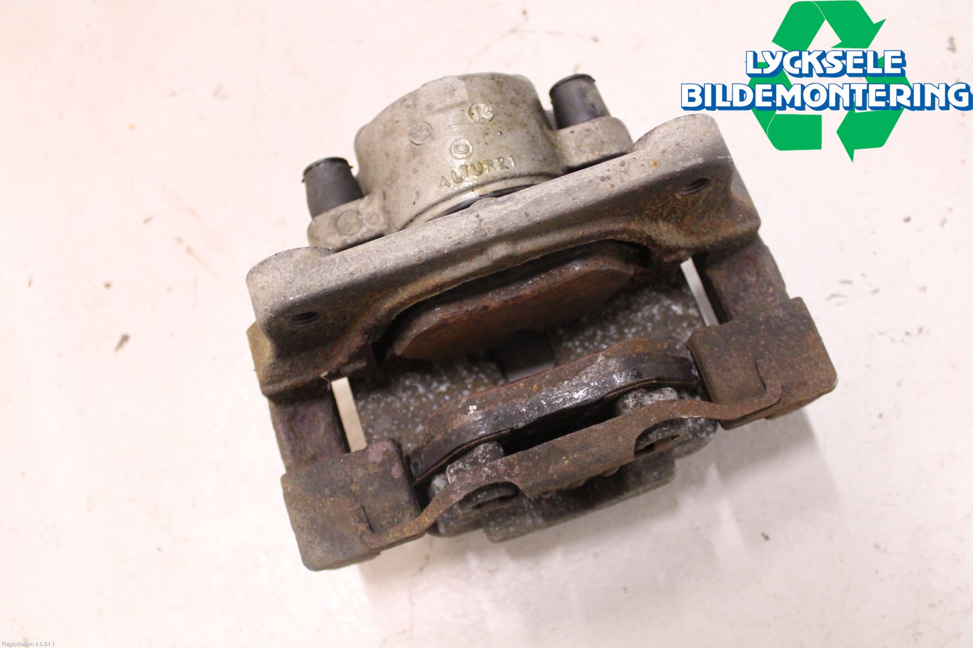 BMW 5 F10/F11/F18 09-17 Bromsok Fram Vänster