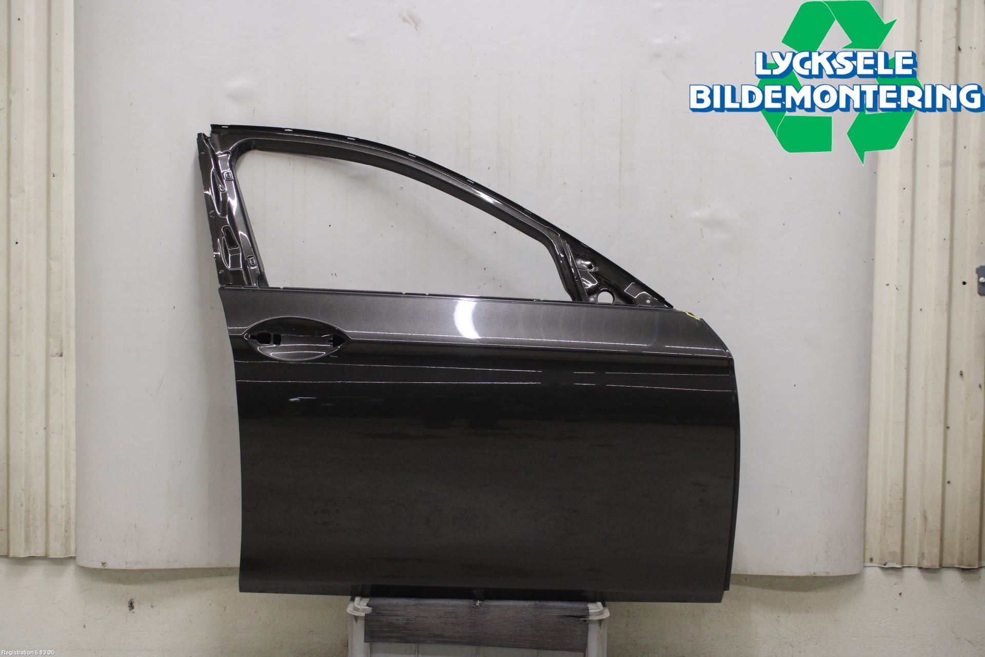 BMW 5 F10/F11/F18 09-17 Dörr Fram Höger