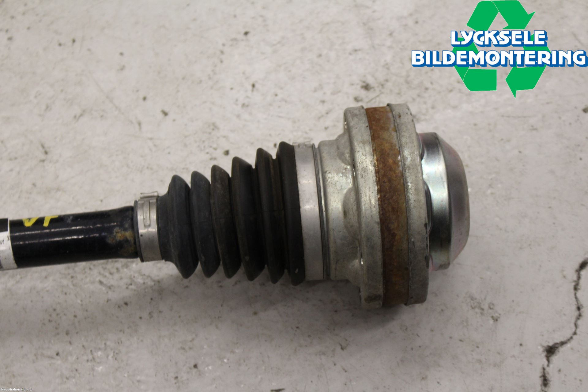 Volkswagen VW PASSAT 15-19 Drivaxel Fram Vänster