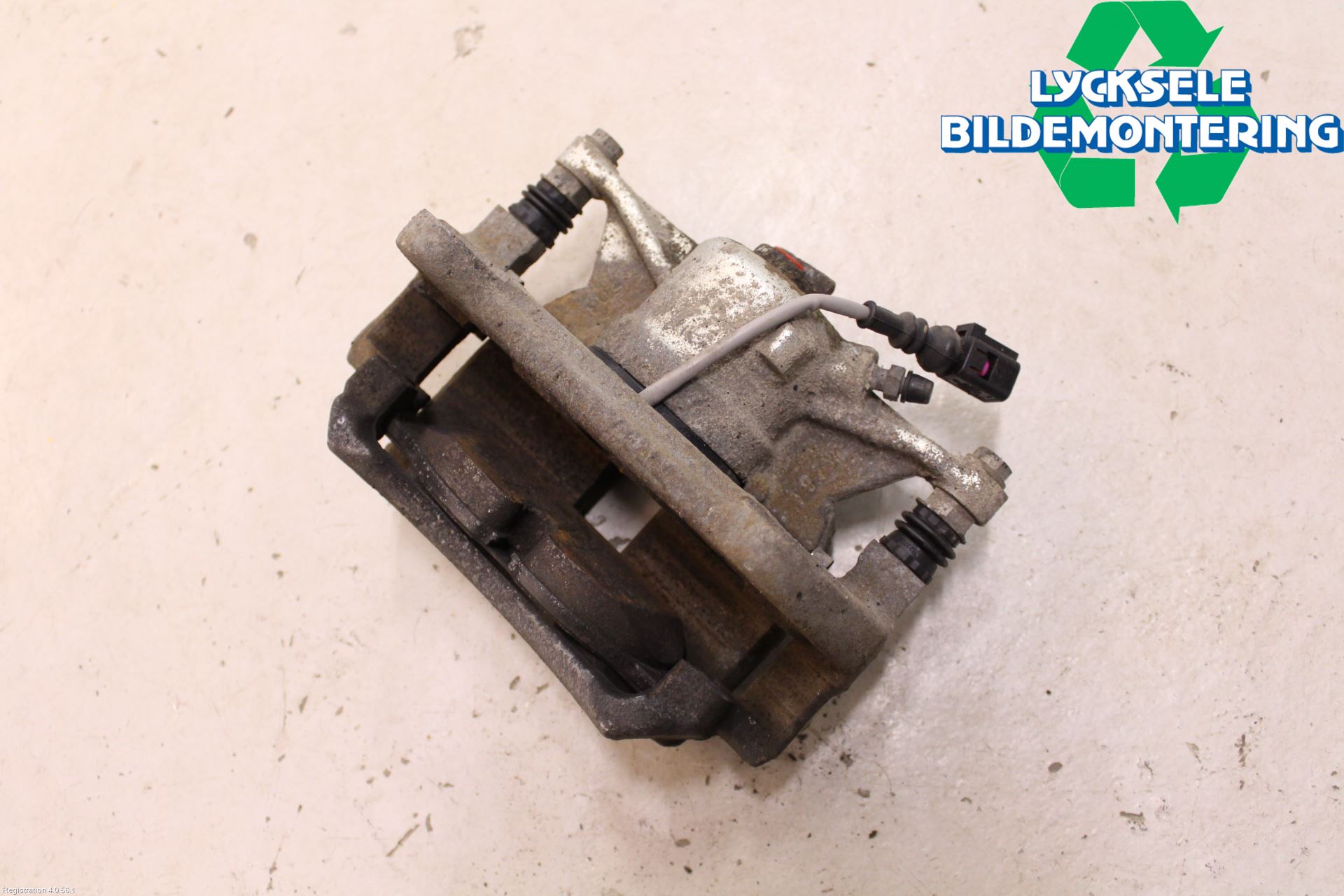 Volkswagen VW PASSAT 15-19 Bromsok Fram Höger