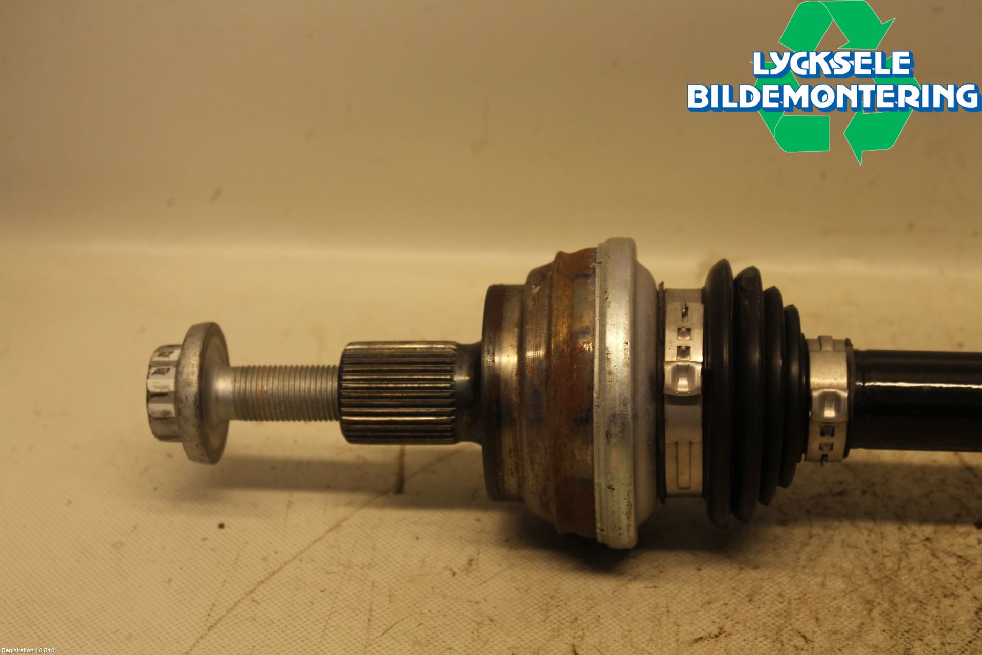 Volkswagen VW TIGUAN 16-24 Drivaxel Bak Vänster