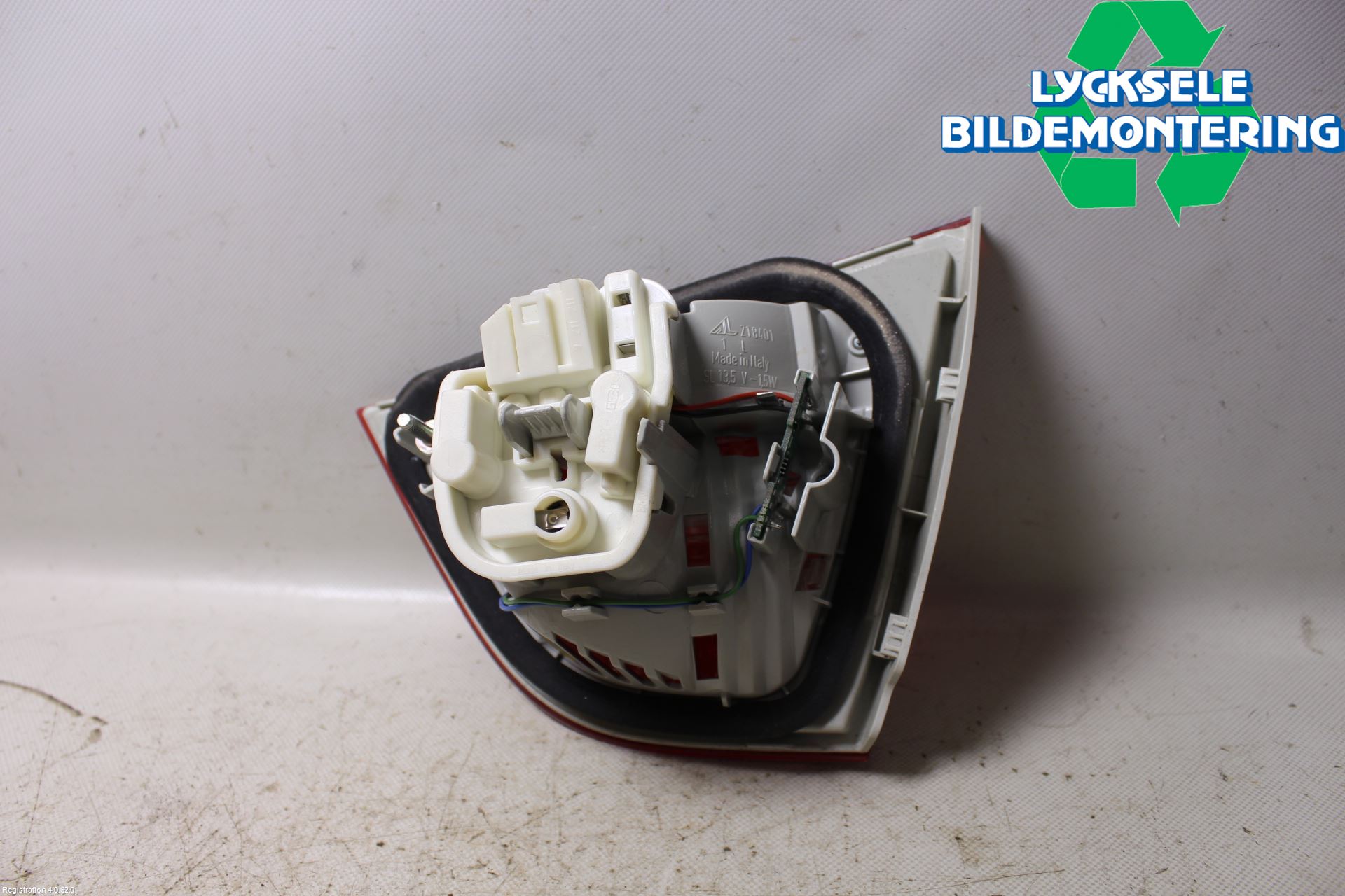 BMW 3 E90/91 SED/TOU 05-12 Bakljus Lucka Vä