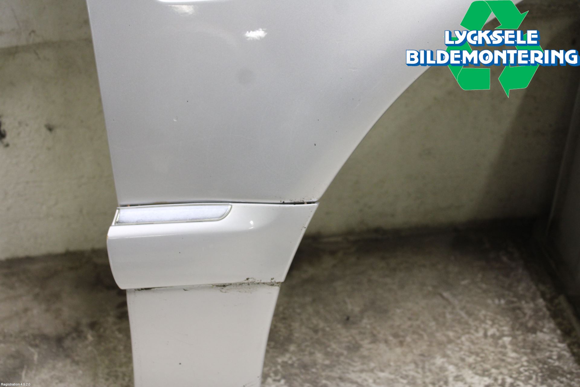 Audi A8/S8 4D 94-02 Skärm Fram Höger