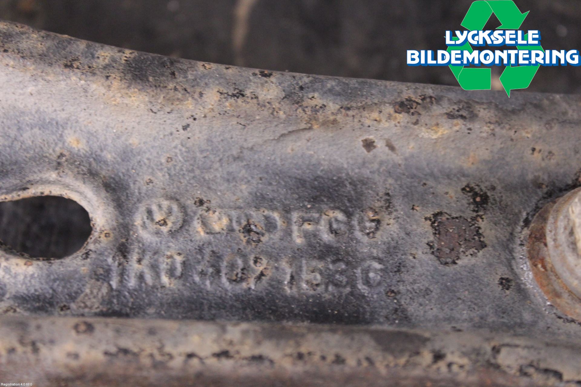 Volkswagen VW CADDY      04-10 Bärarm Fram Undre Vä