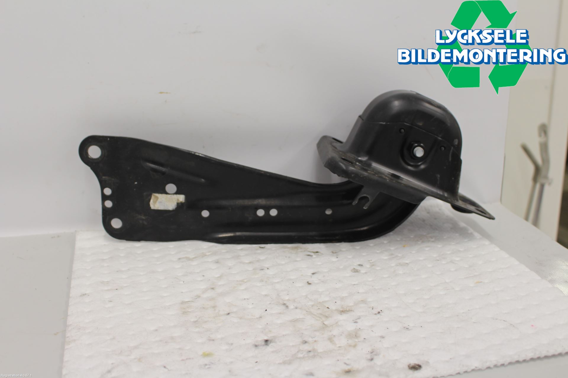 Volkswagen VW ARTEON 17- Bärarm Bak Vänster