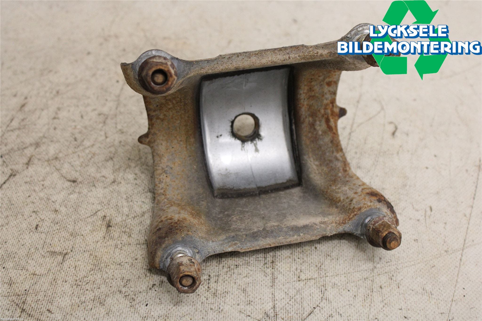 Volvo 940 91-98 Bakaxel Fäste