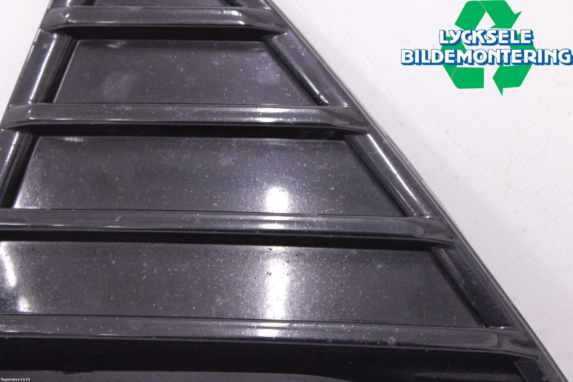 Ford FOCUS 11-14 Grilldel Vänster