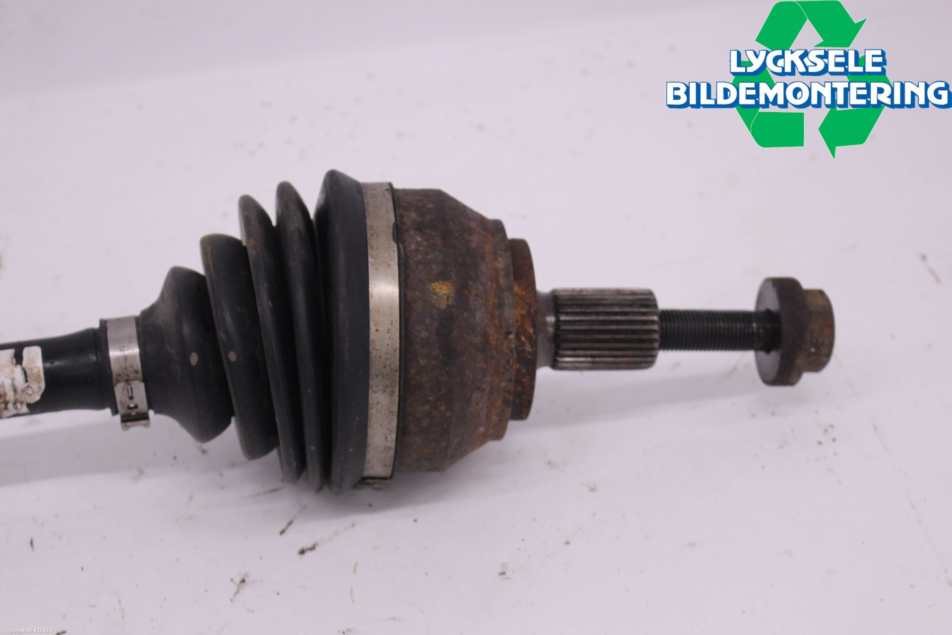 Volkswagen VW AMAROK 2H 10-22 Drivaxel Fram Vänster