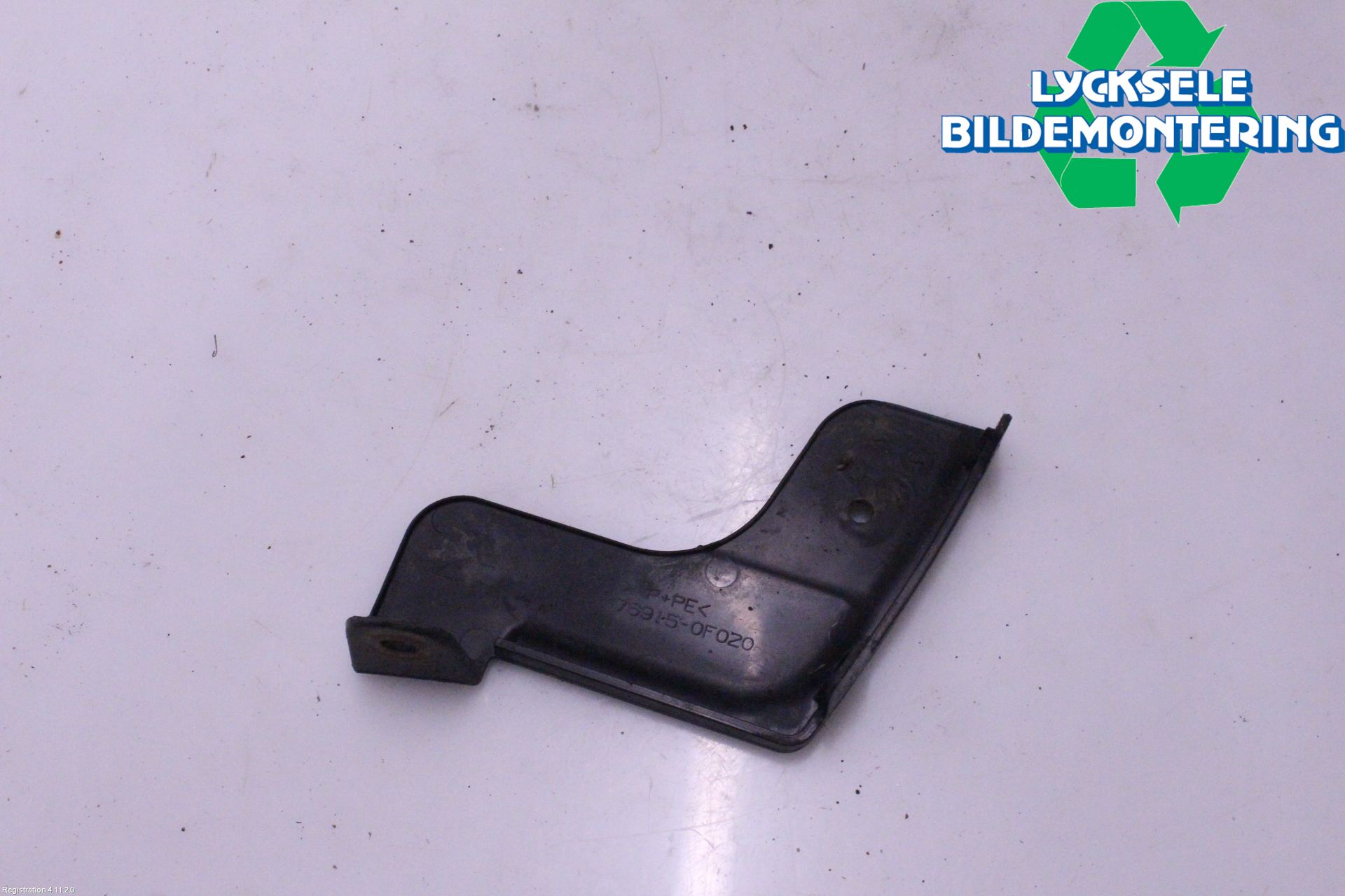 Toyota VERSO 09-18 Stötfångardel Fram Hö