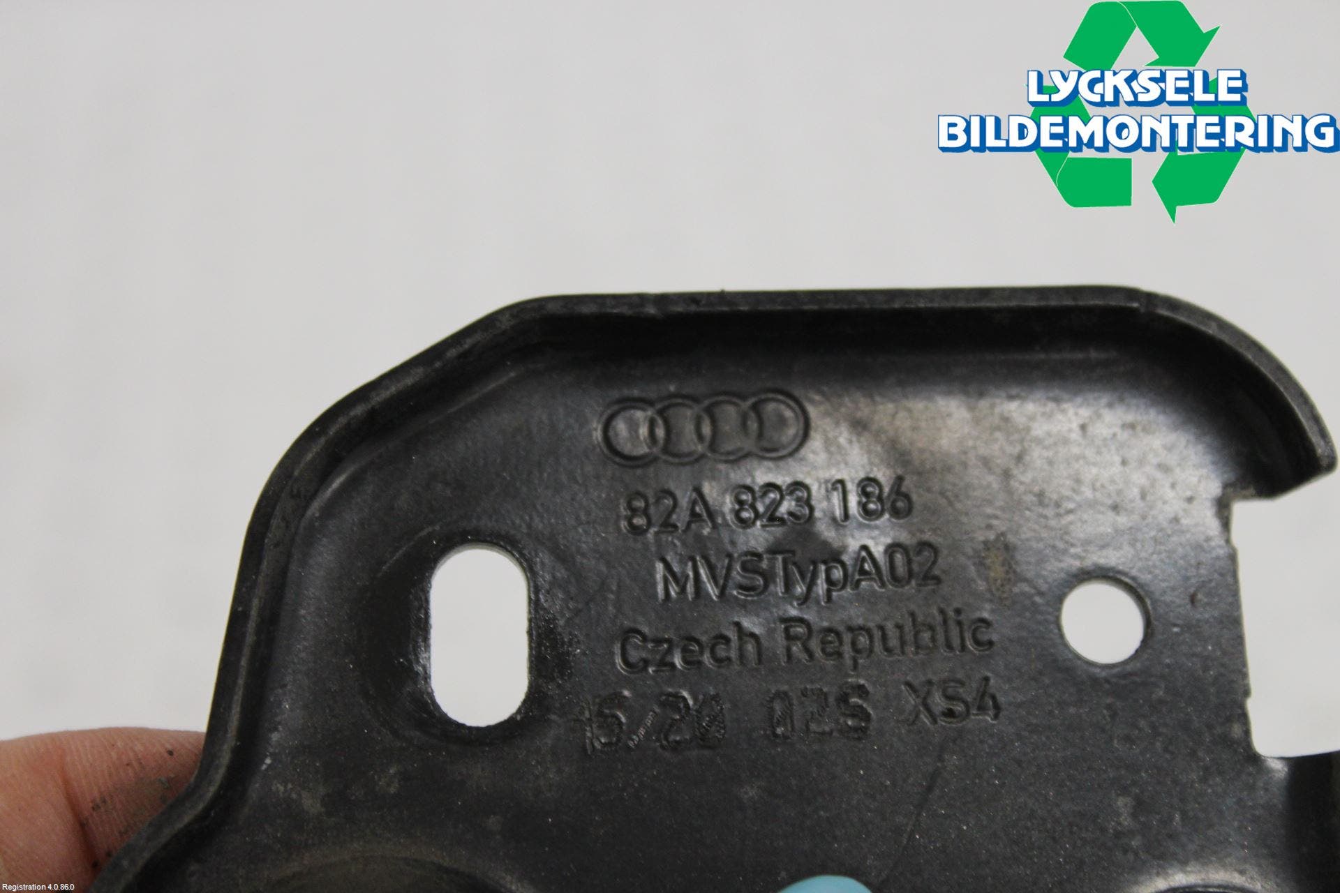 Audi A1 19- Huv Spärr