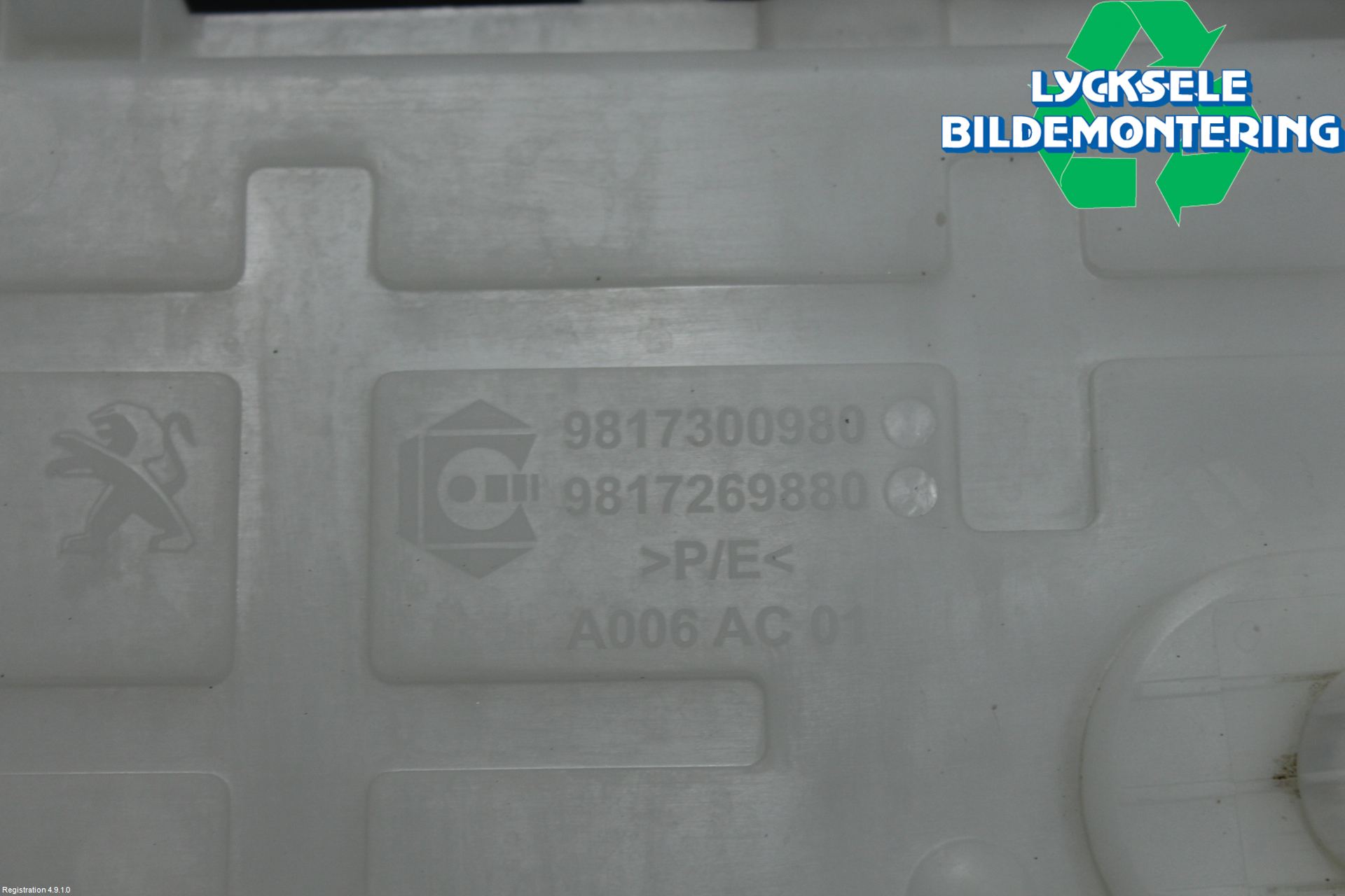 Peugeot PARTNER/E-PARTNER 19- Spolartank Vindruta