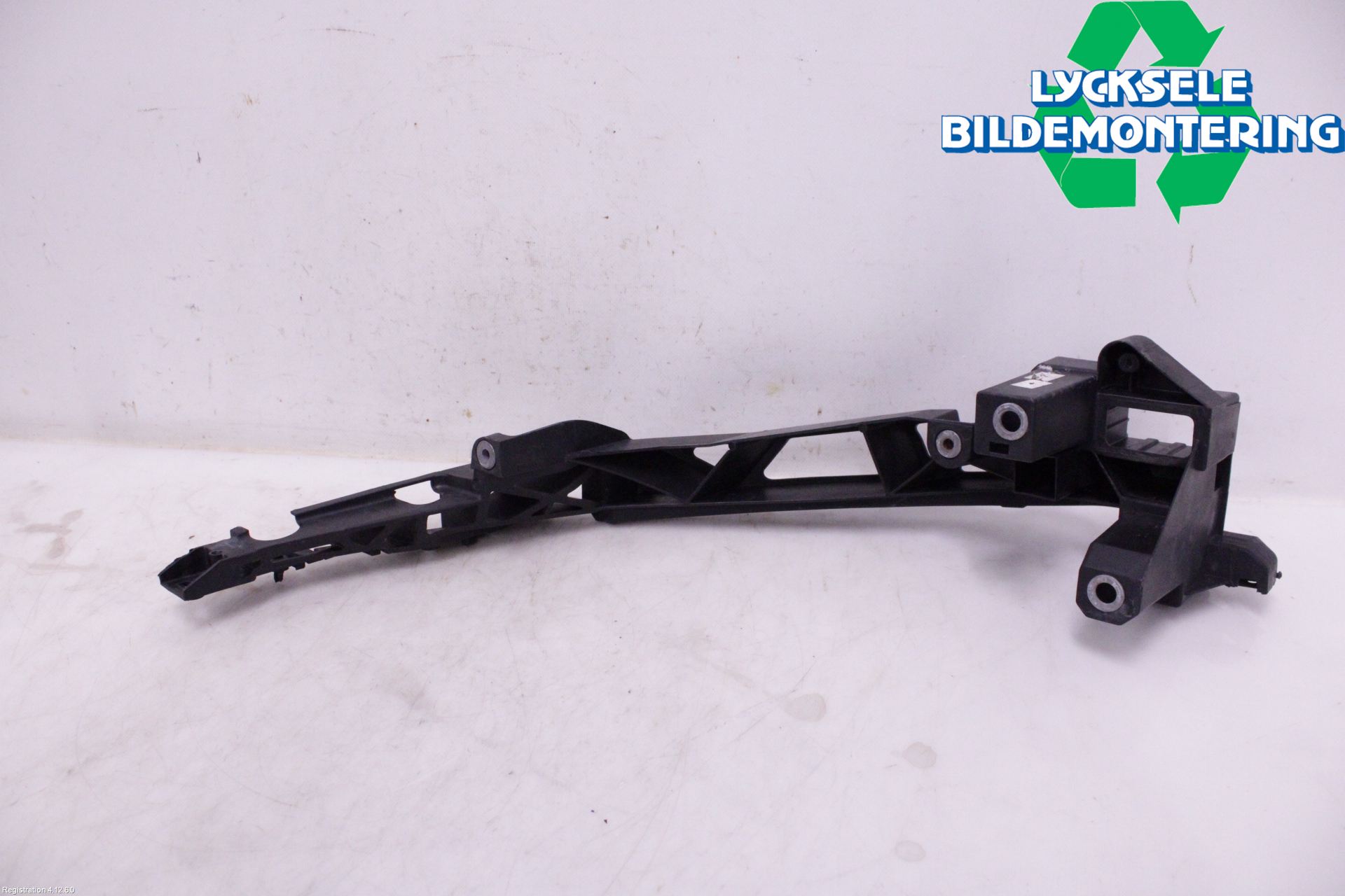 Audi Q3 8U 12-18 Strålkastarsarg Höger