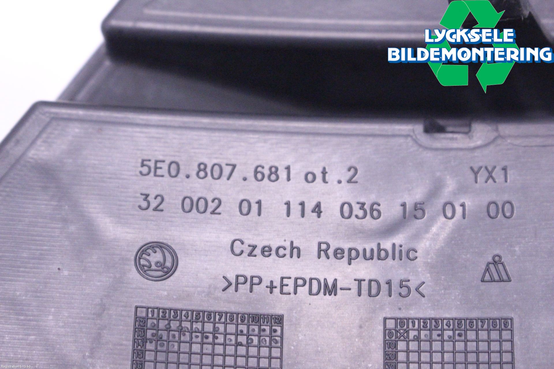 Skoda OCTAVIA (5E) 13-20 Dimljussarg Fram