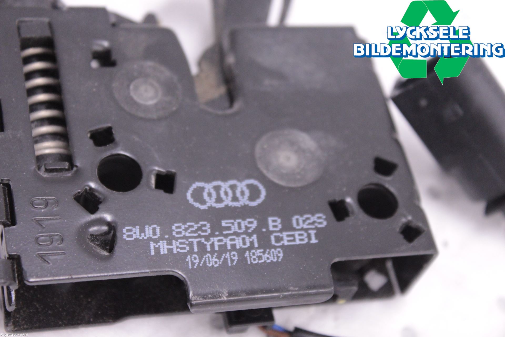 Audi A4/S4 B9 20- Huvlås