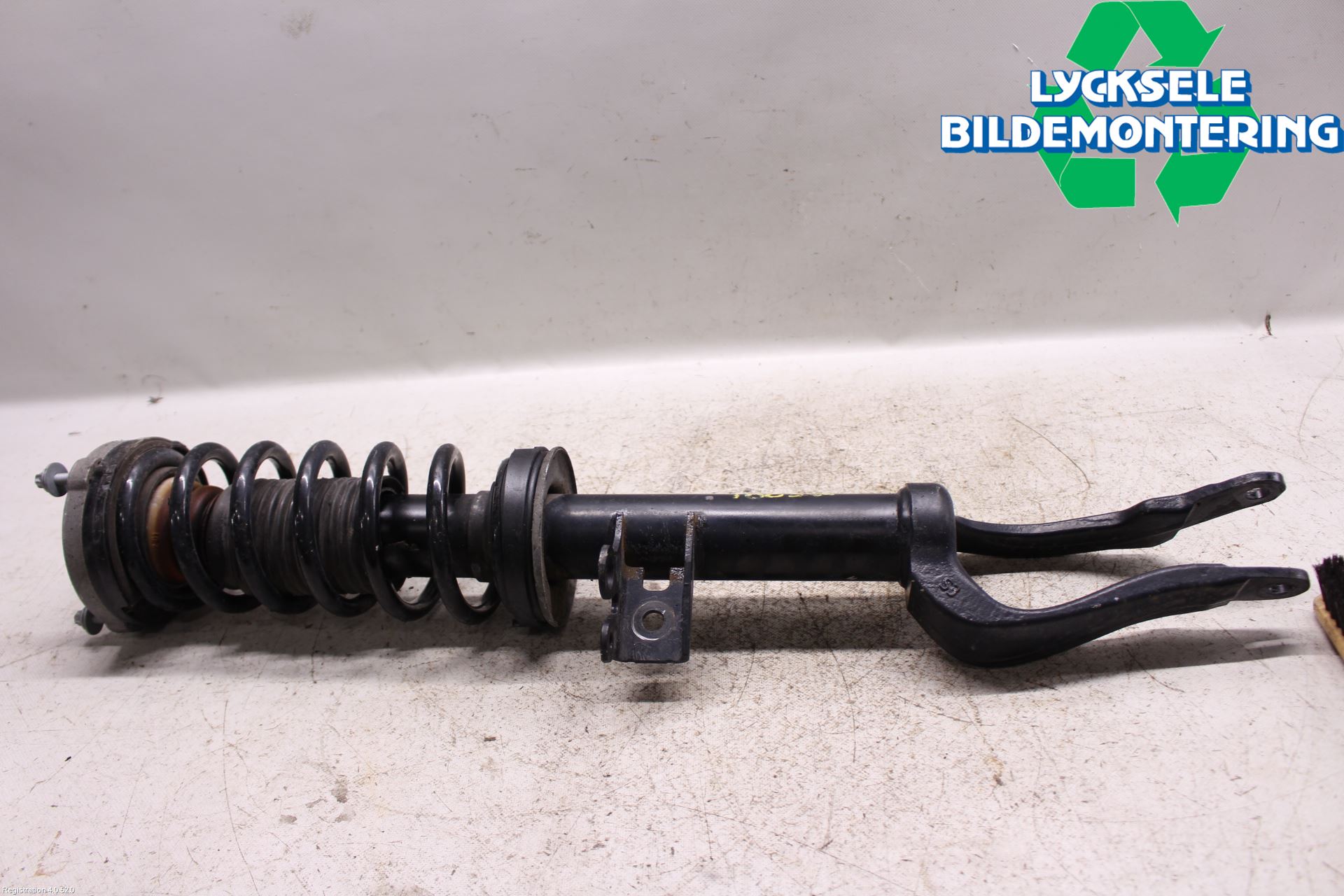 BMW 5 F10/F11/F18 09-17 Fjäderben Fram Vänster