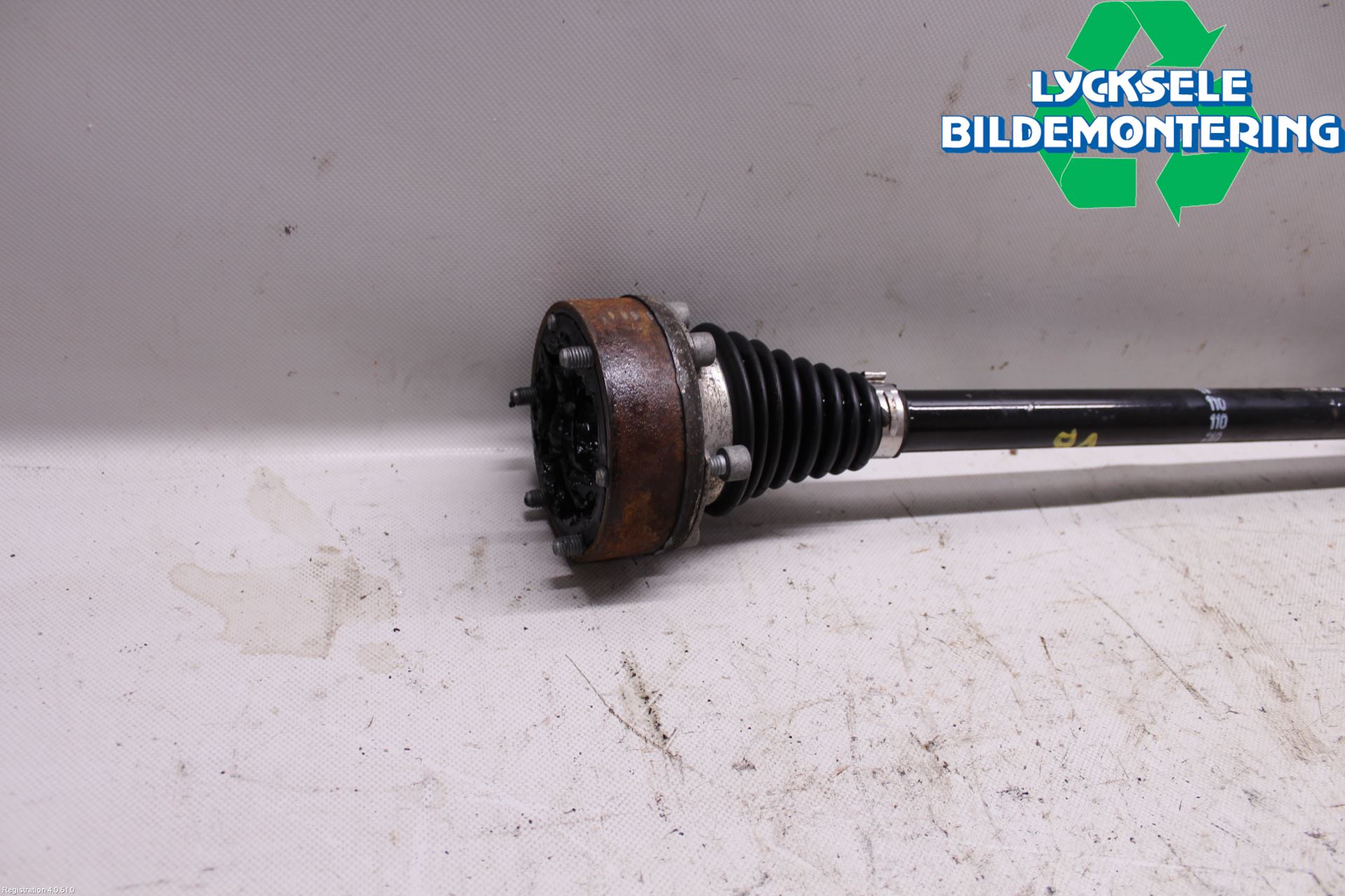 Volkswagen VW PASSAT 15-19 Drivaxel Bak Vänster