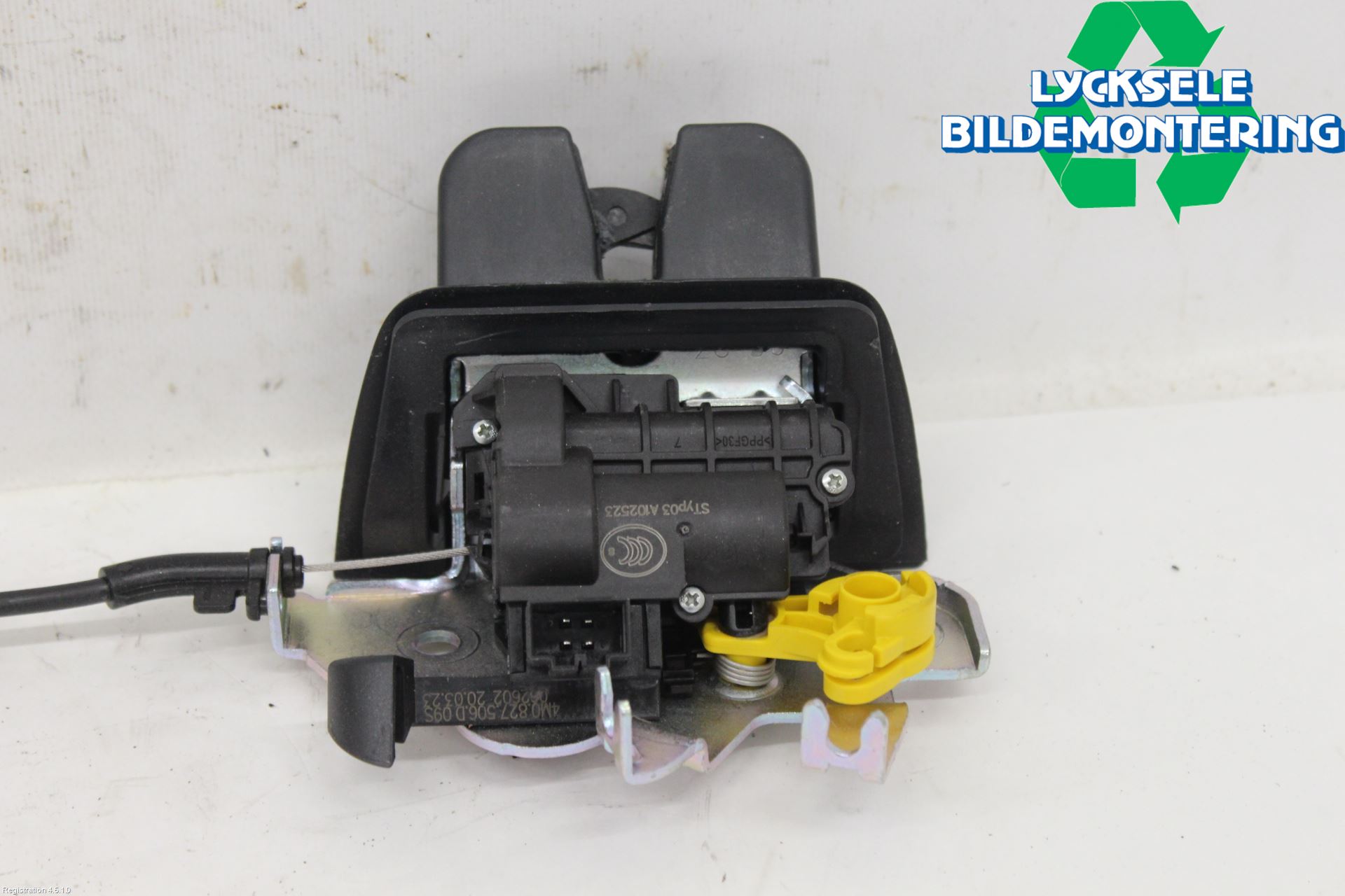 Audi A4/S4 B9 20- Bakluckeöppnare Automatisk