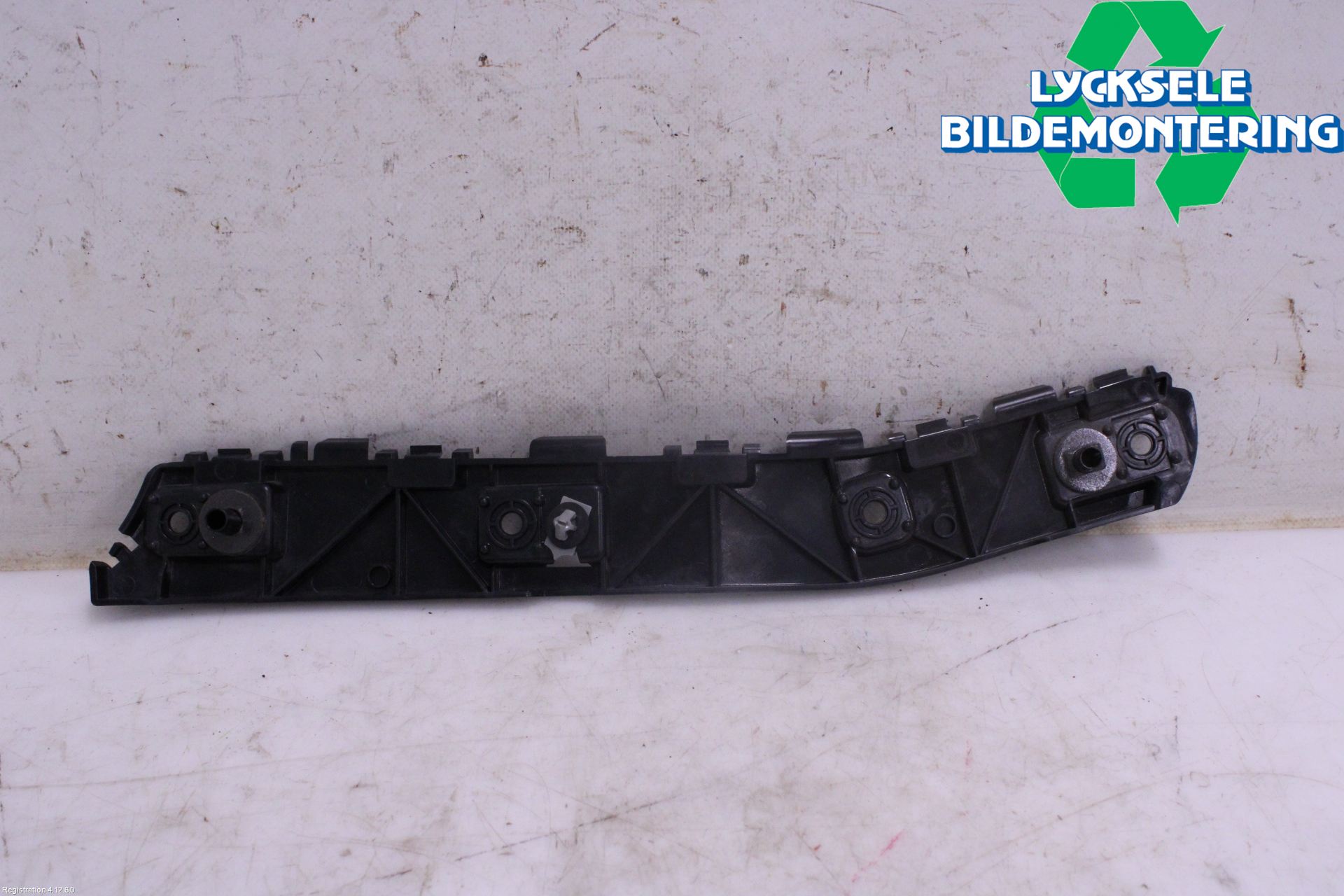 Ford KUGA 17-19 Stötfångarfäste Bak Vä