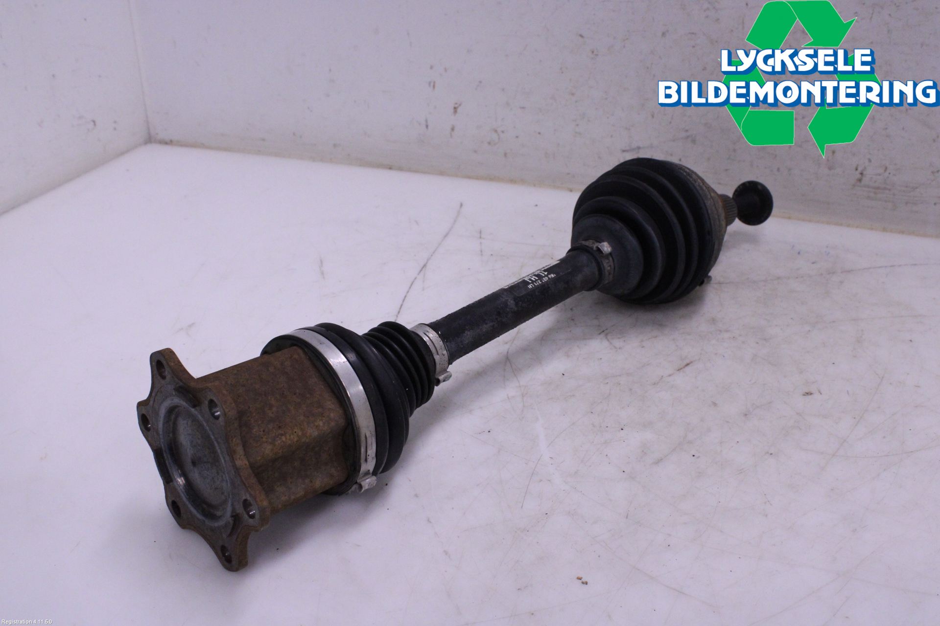 Volkswagen VW PASSAT 11-14 Drivaxel Fram Vänster
