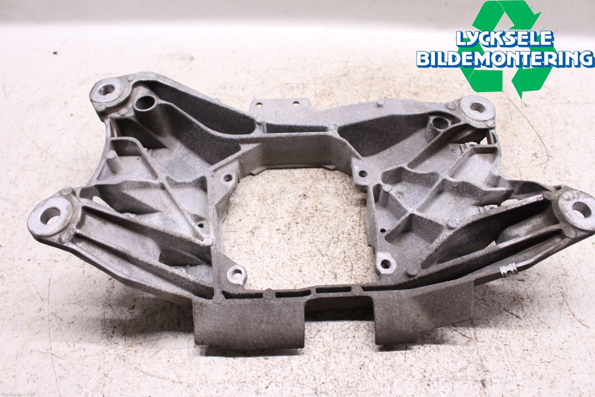 Audi A6 ALLROAD 12-18 Växellådsbalk