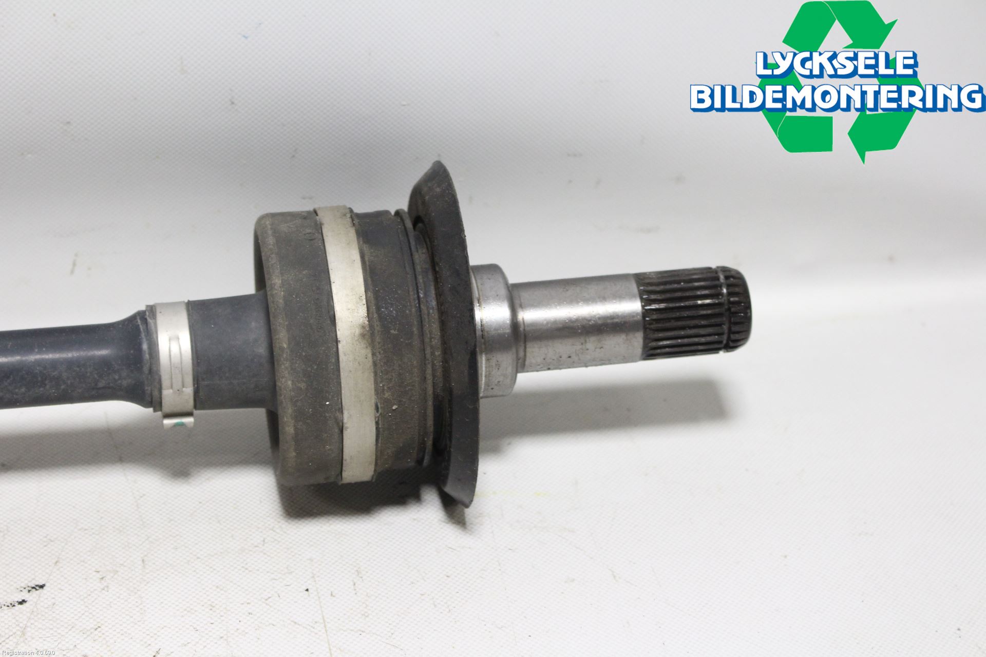 BMW 5 G30/G31/F90 17-23 Drivaxel Bak Höger