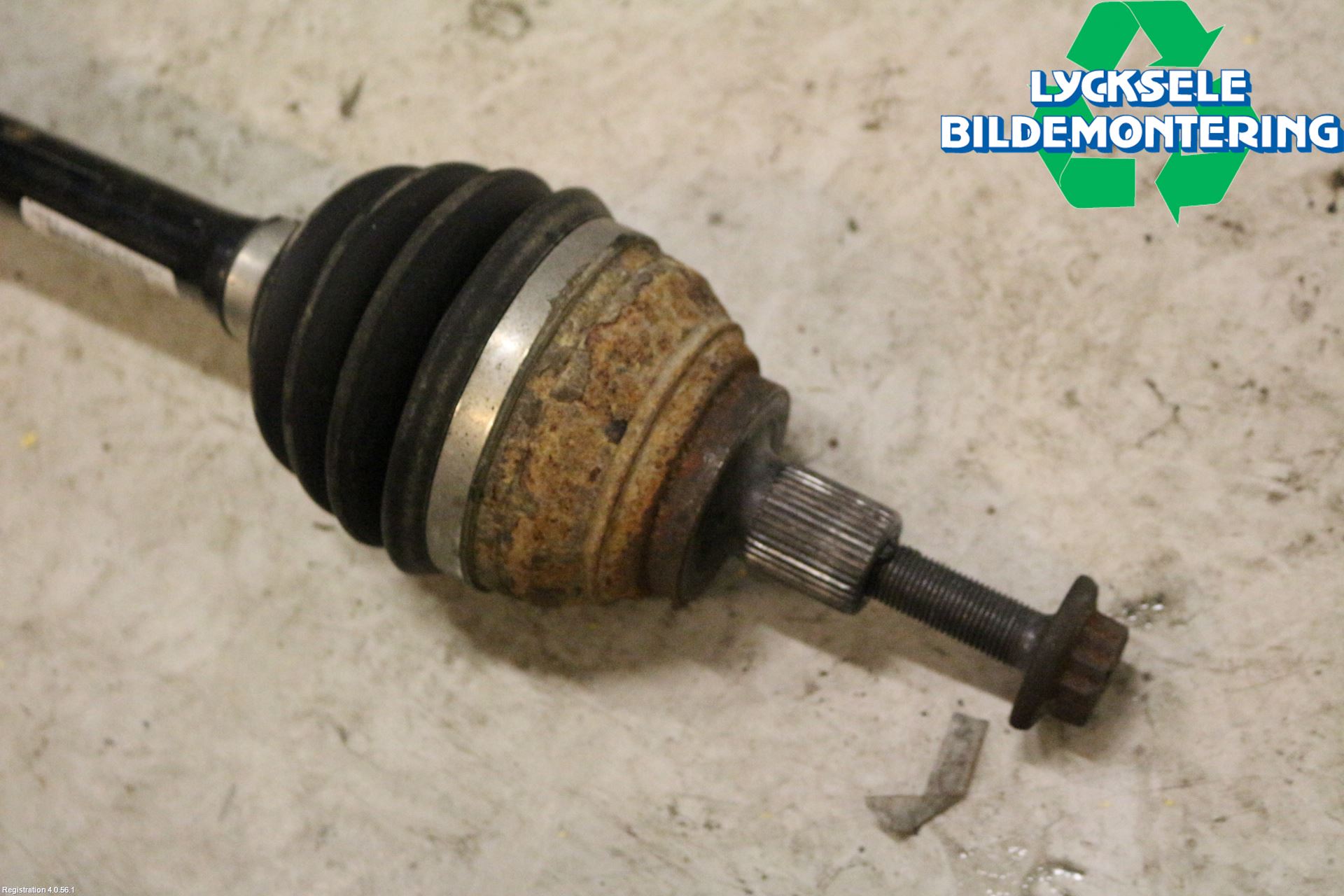 Volkswagen VW CADDY 16-20 Drivaxel Fram Vänster