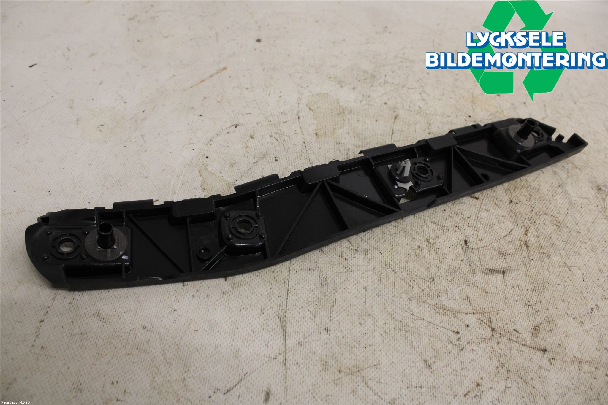 Ford KUGA 13-16 Stötfångarfäste Bak Hö