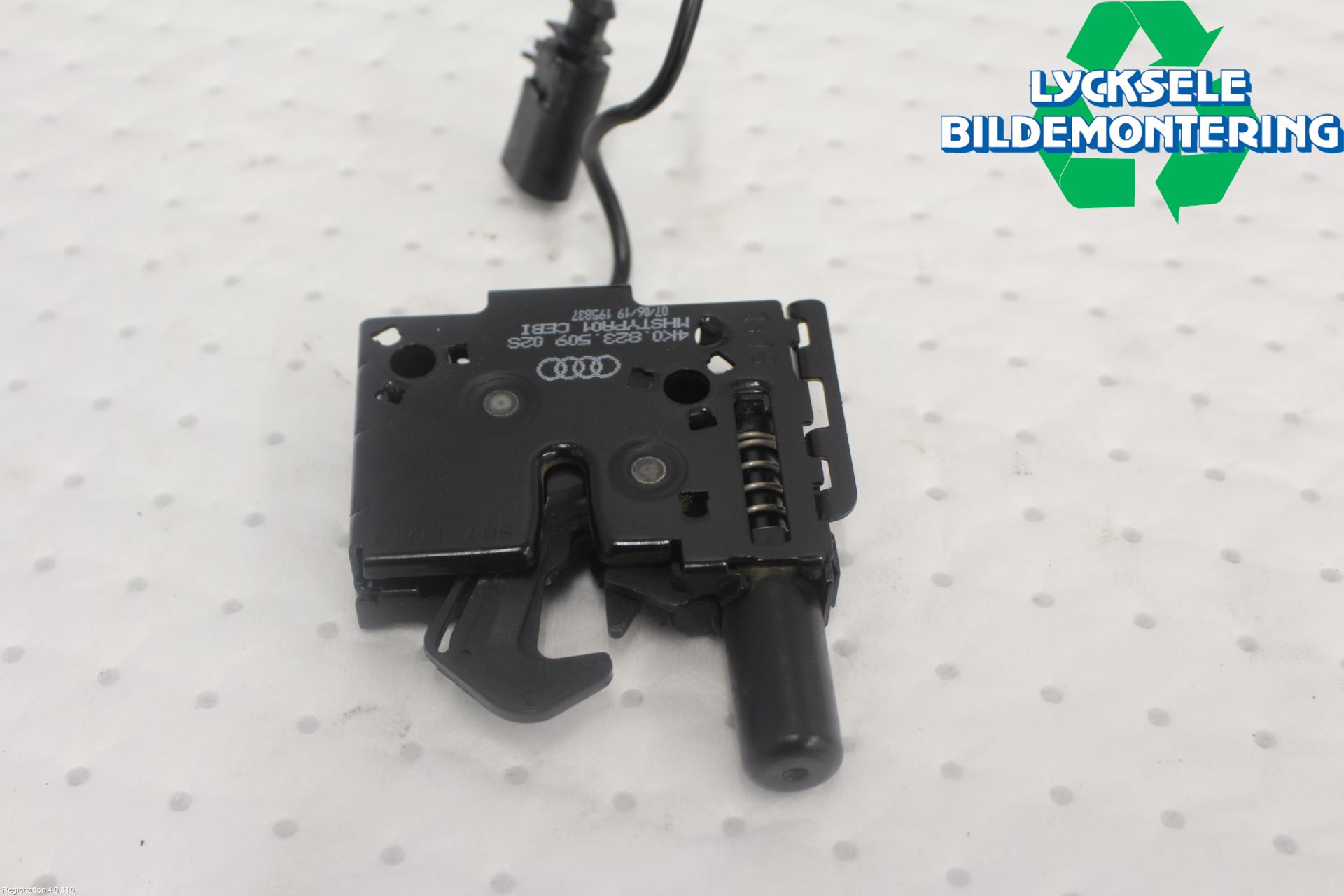 Audi A6 F2/C8 19- Huvlås