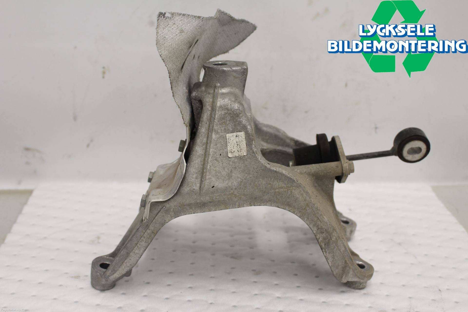 Audi A6 F2/C8 19- Motorfäste