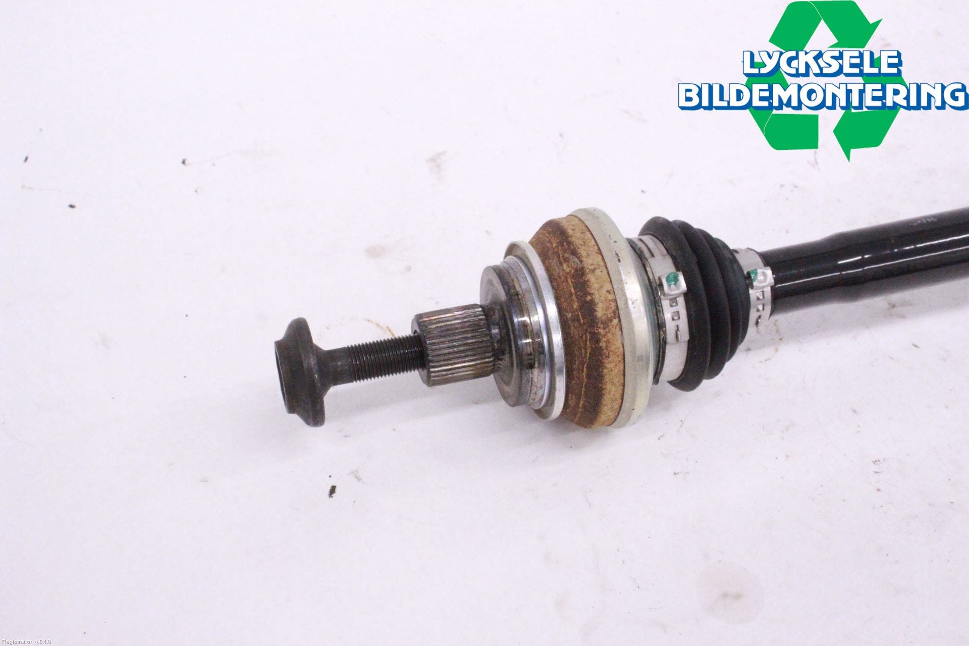 Audi A4/S4 B9 20- Drivaxel Bak Höger