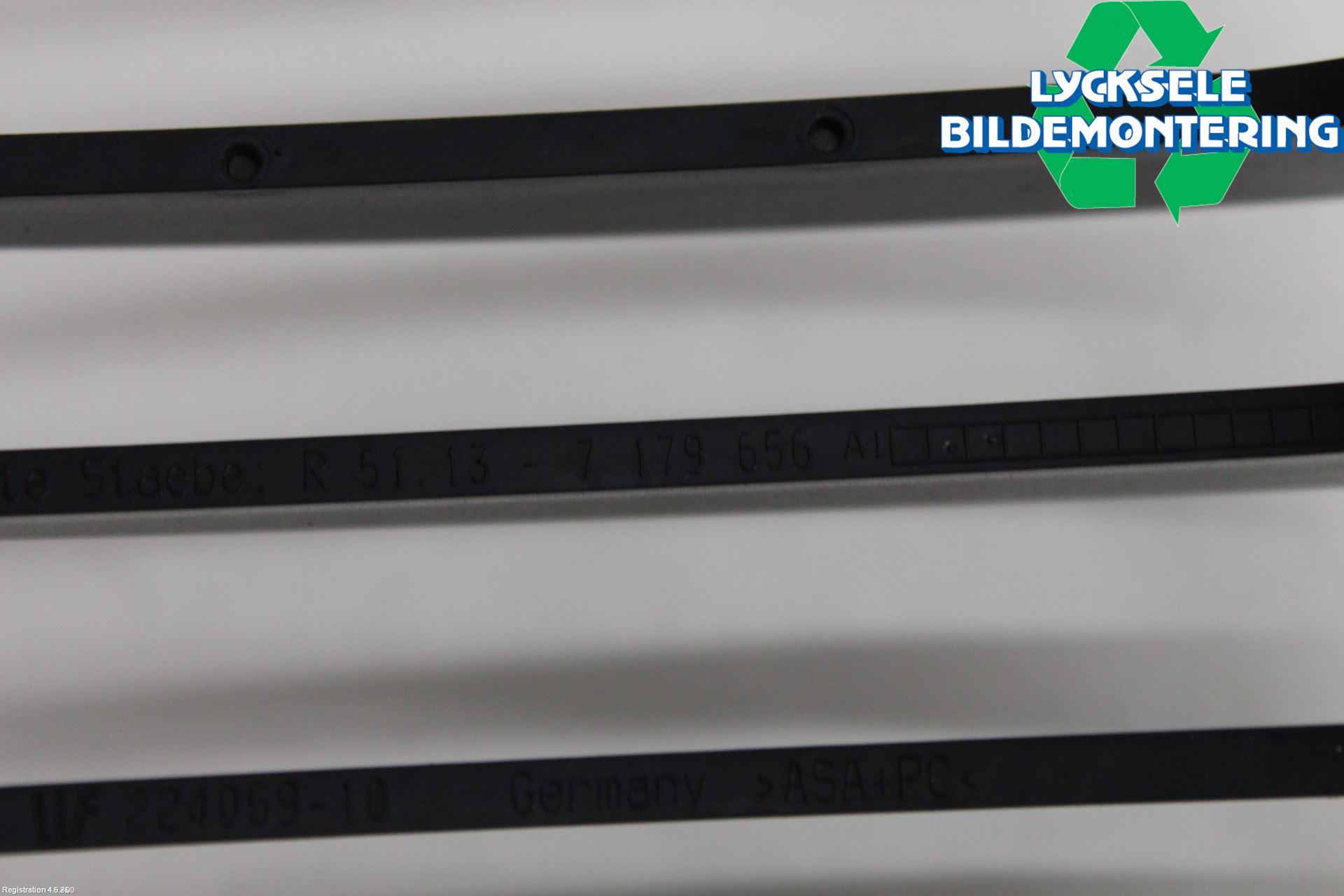 BMW 1 E87/81 5D/3D 03-11 Grilldel Höger