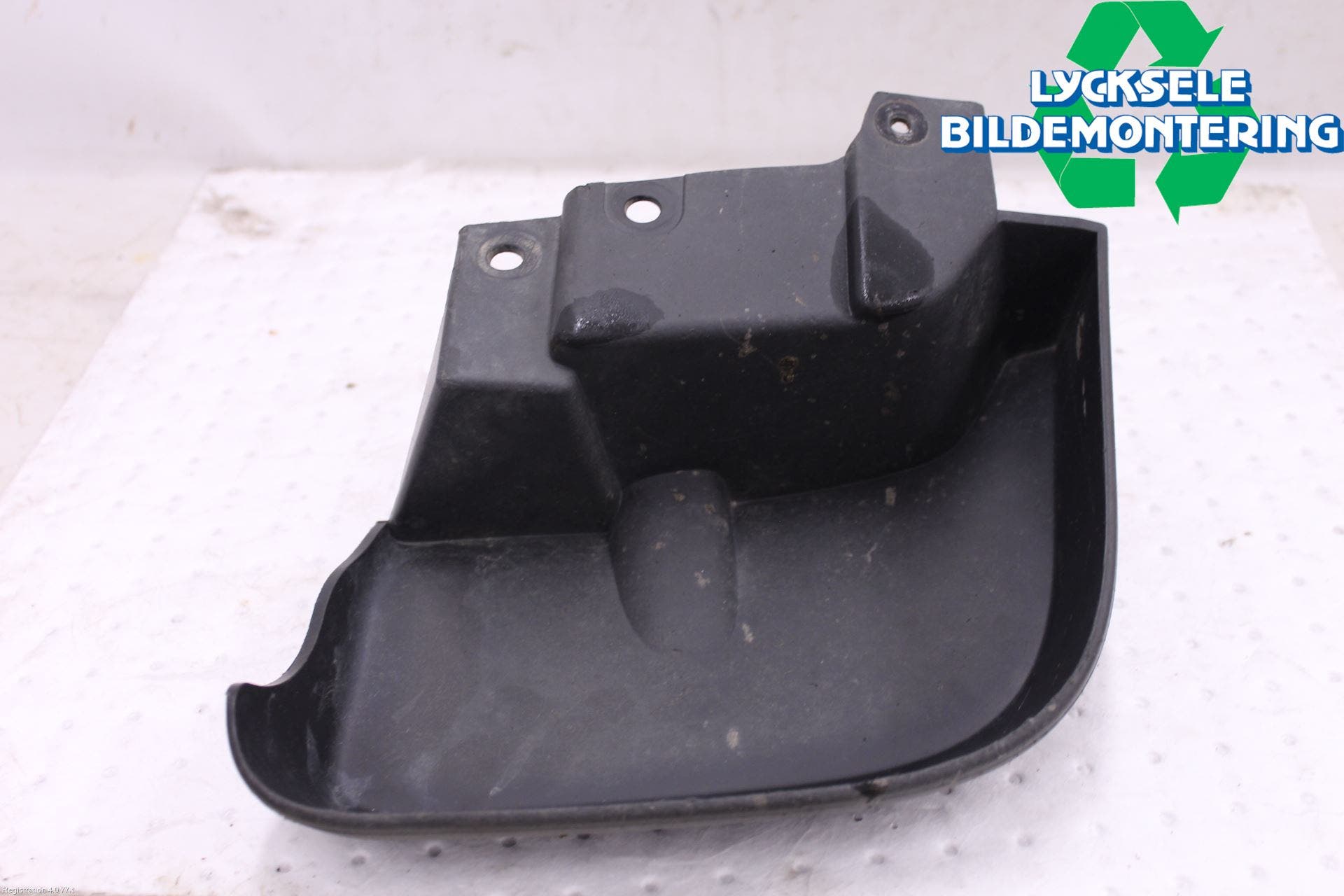 Mitsubishi L200 16-23 Stänkskydd