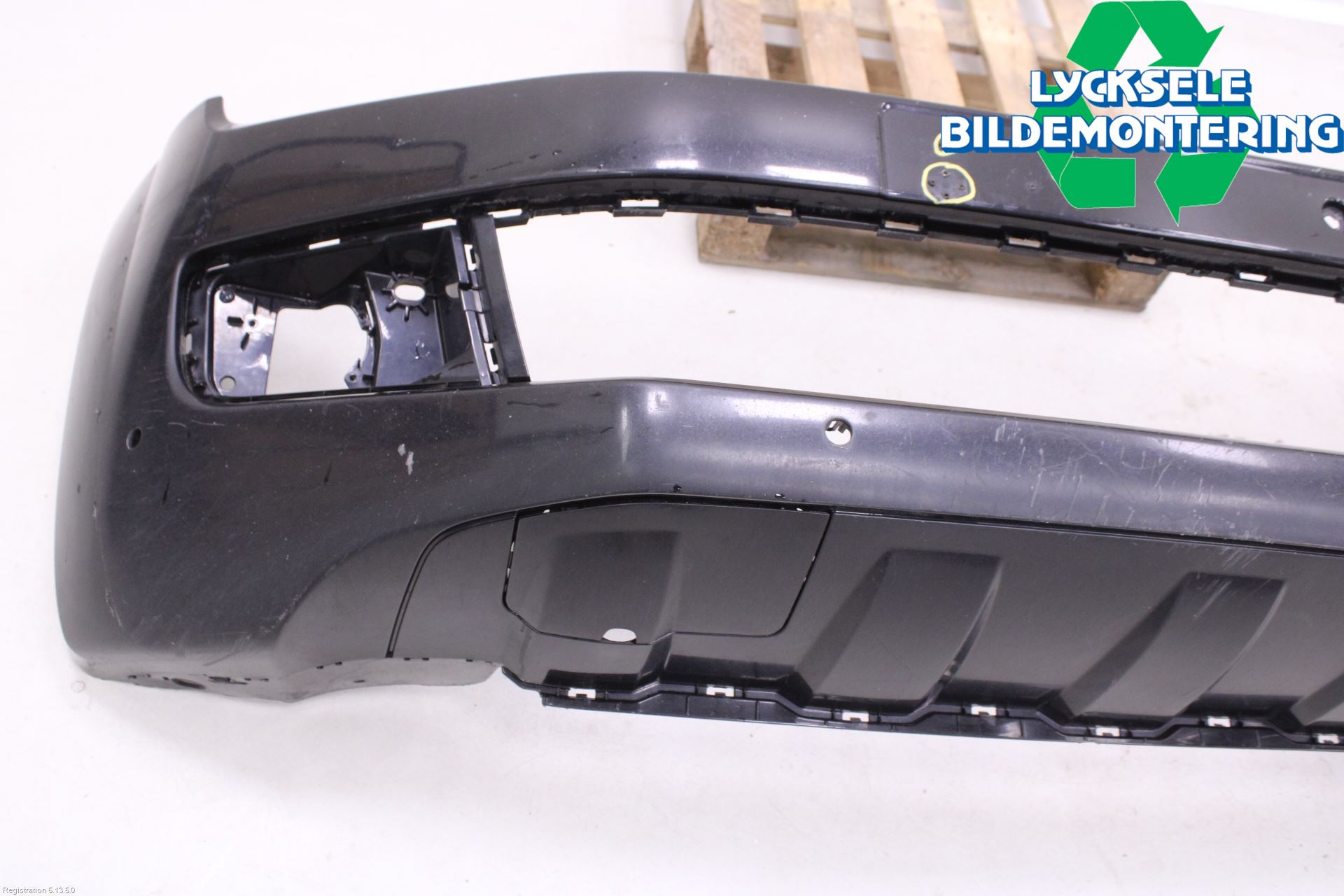 Volkswagen VW AMAROK 2H 10-22 Stötfångarbeklädnad Fram