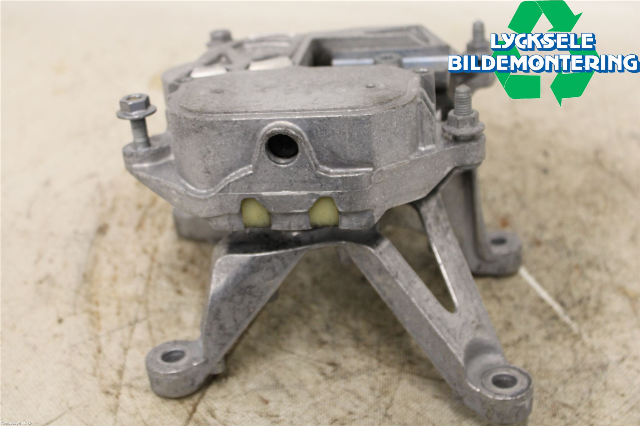 Audi A6 F2/C8 19- Växellådsfäste