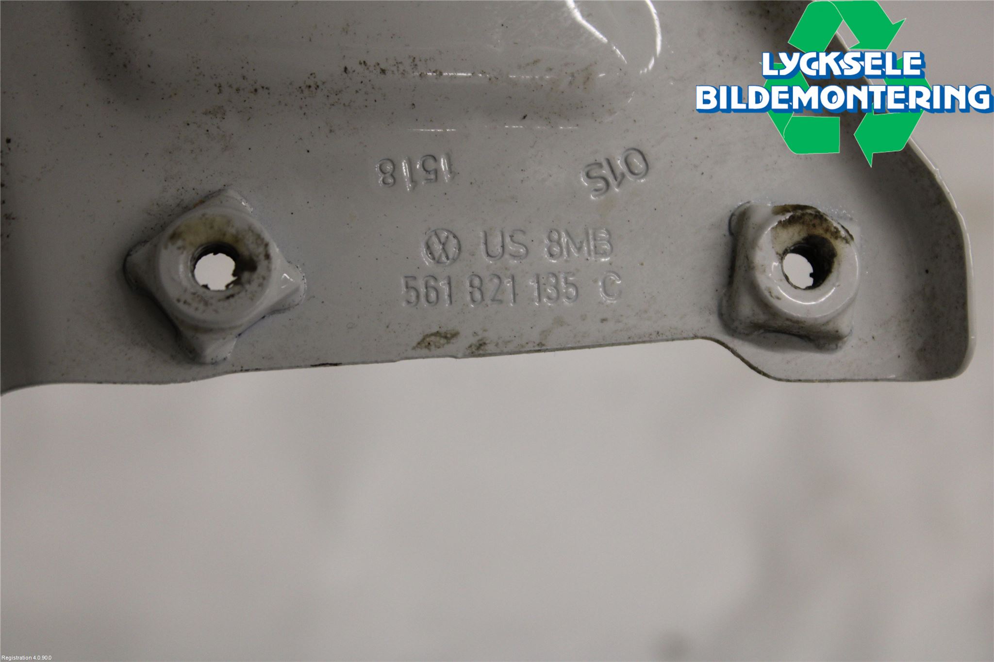 Volkswagen VW PASSAT 15-19 Skärmfäste Fram Vä