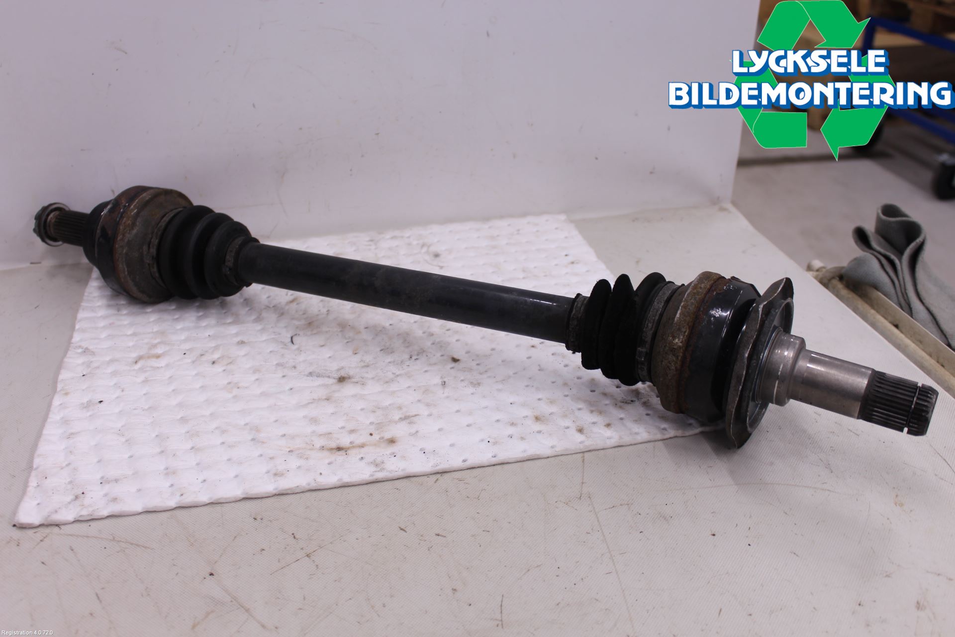 BMW 5 F10/F11/F18 09-17 Drivaxel Bak Vänster