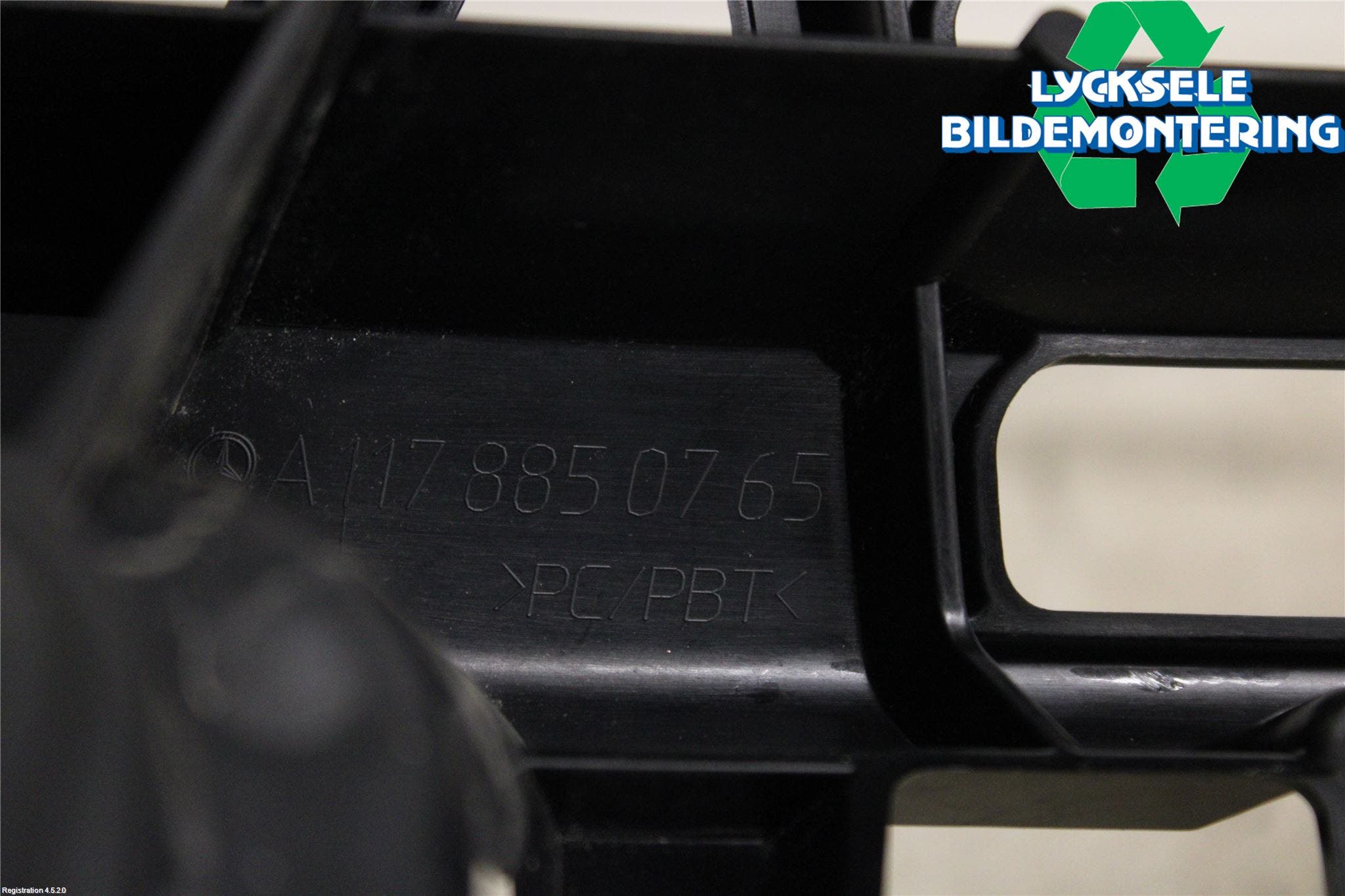 Mercedes-Benz MB CLA-KLASS (C117/X117) 13-19 Stötfångarfäste Bak Vä