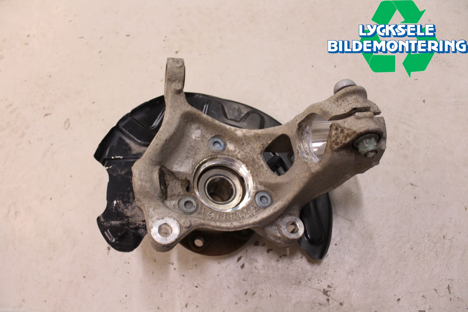 Volkswagen VW PASSAT 15-19 Styrspindel Lagerhus Vä