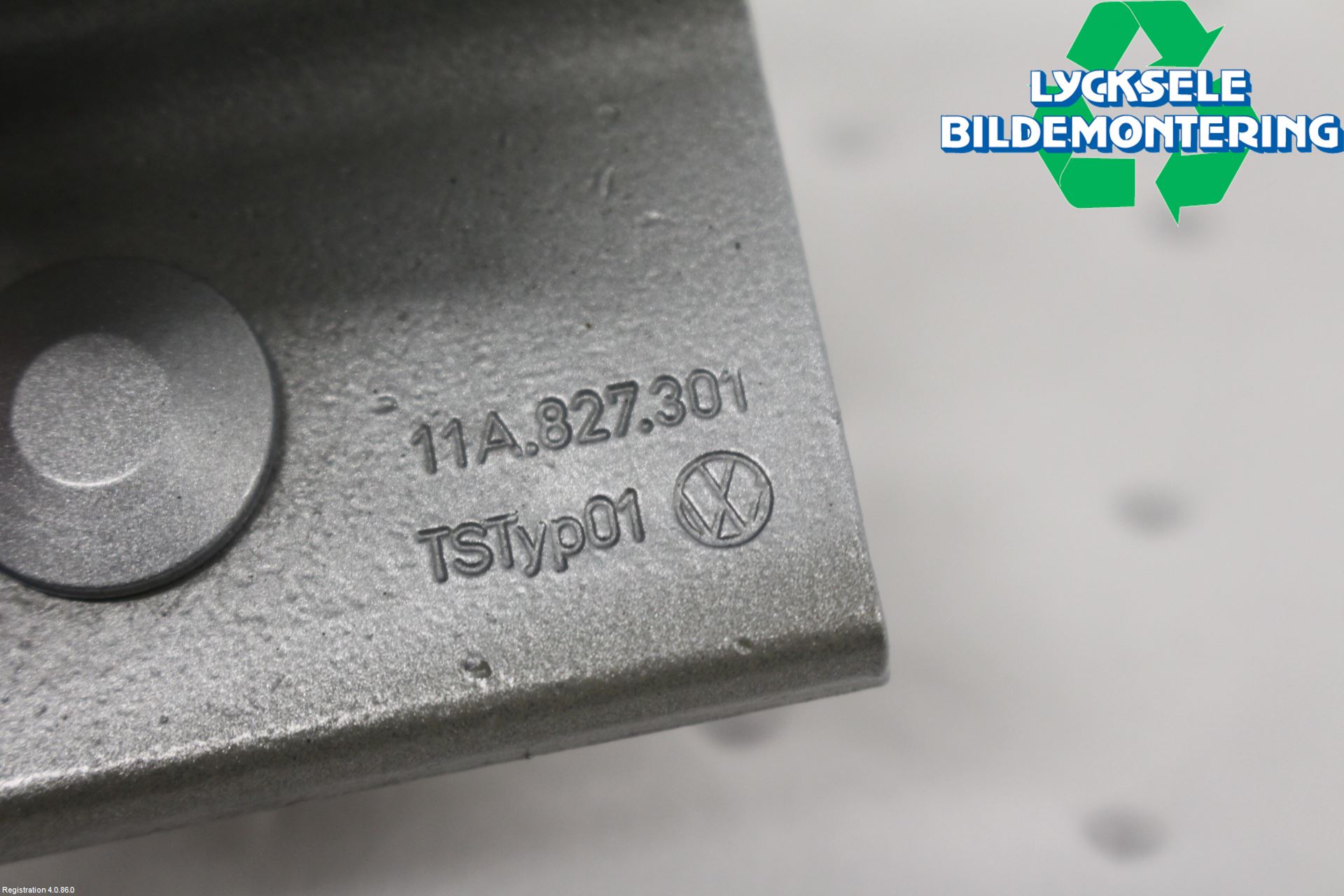 Volkswagen VW ID.4 21- Bakluckegångjärn Vä