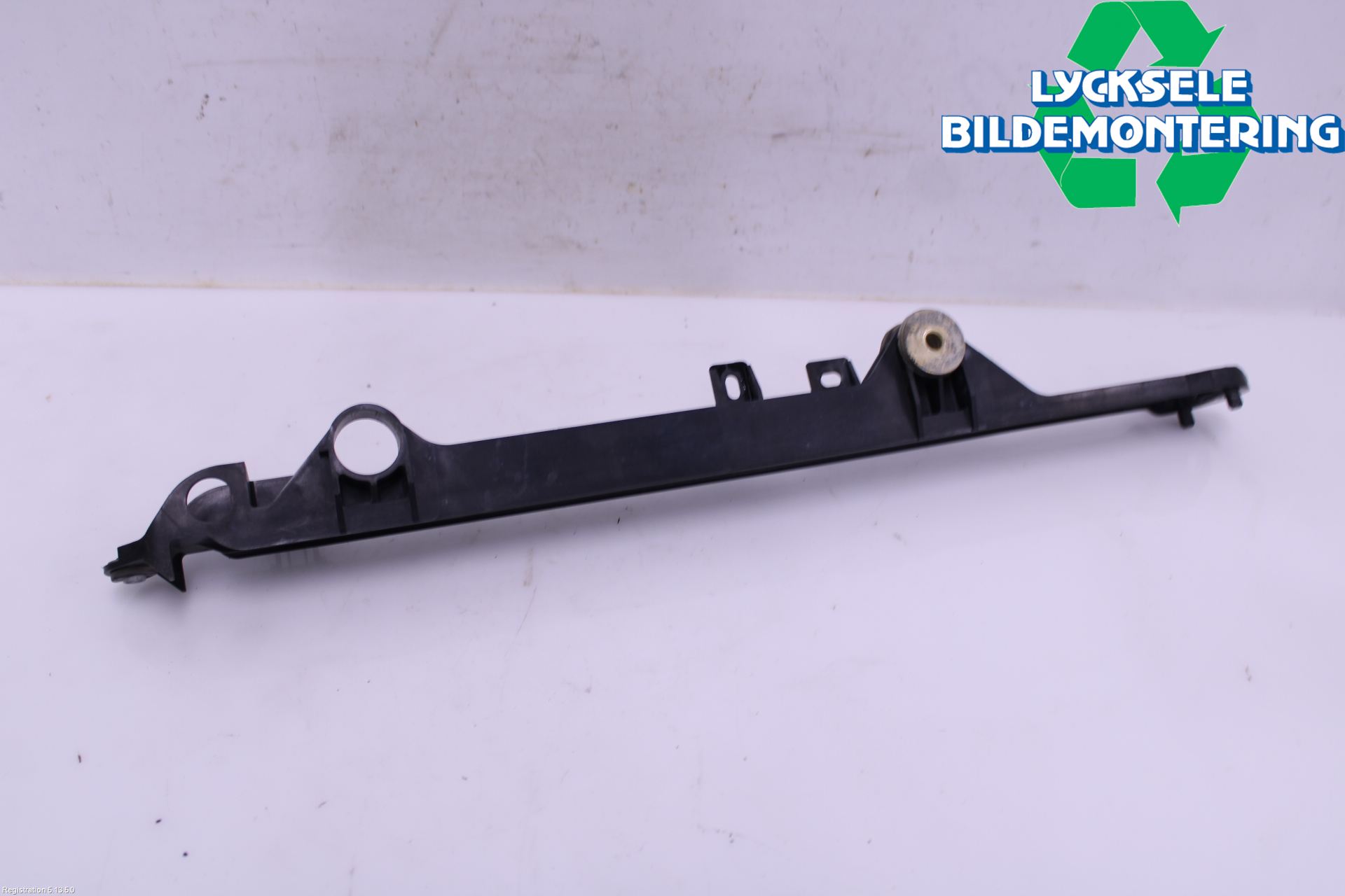 Toyota HILUX 16- Kylarfäste-Ram-Balk