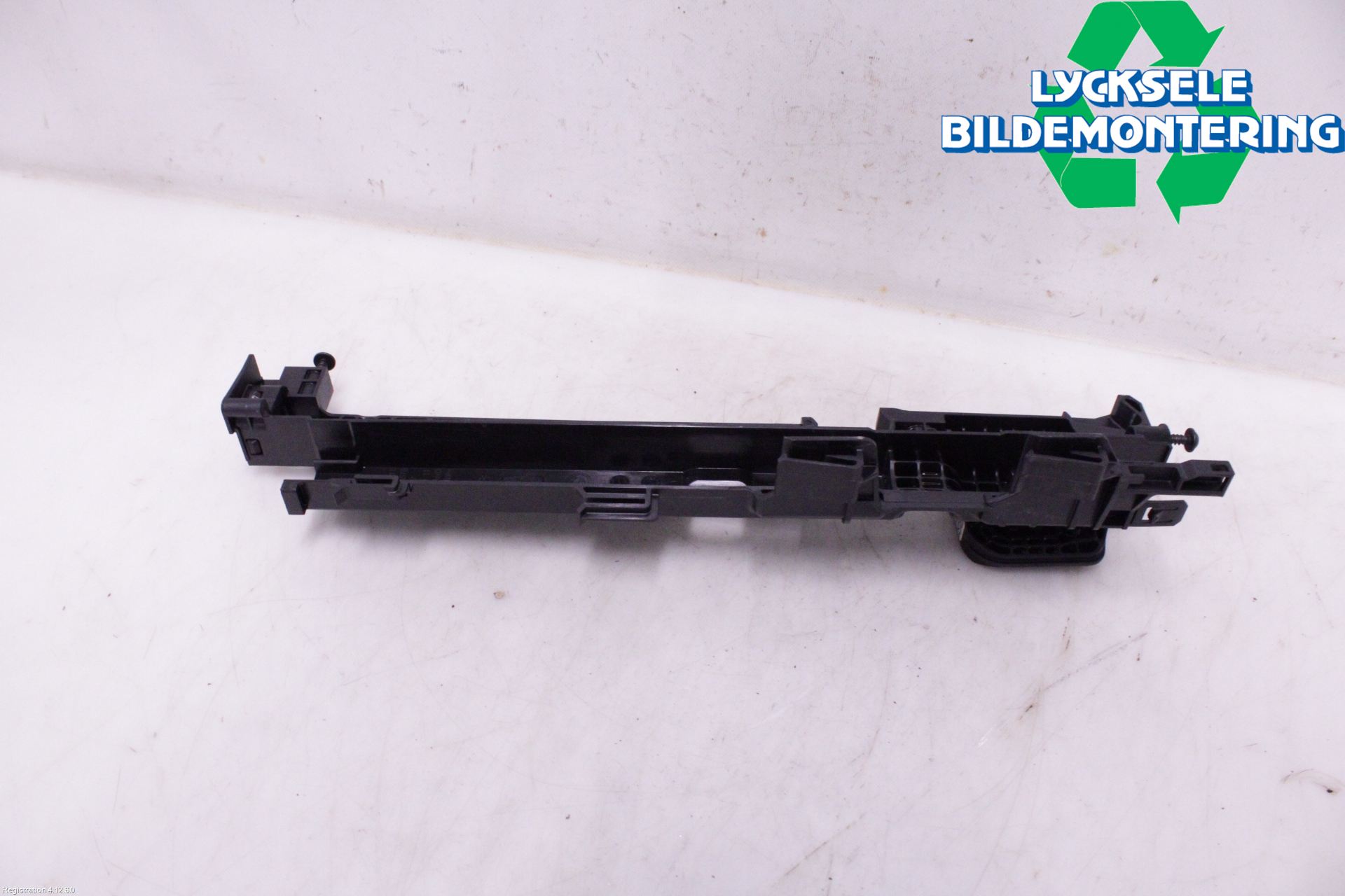BMW 3 G20/G21/G80/G81 19- Kylarfäste-Ram-Balk