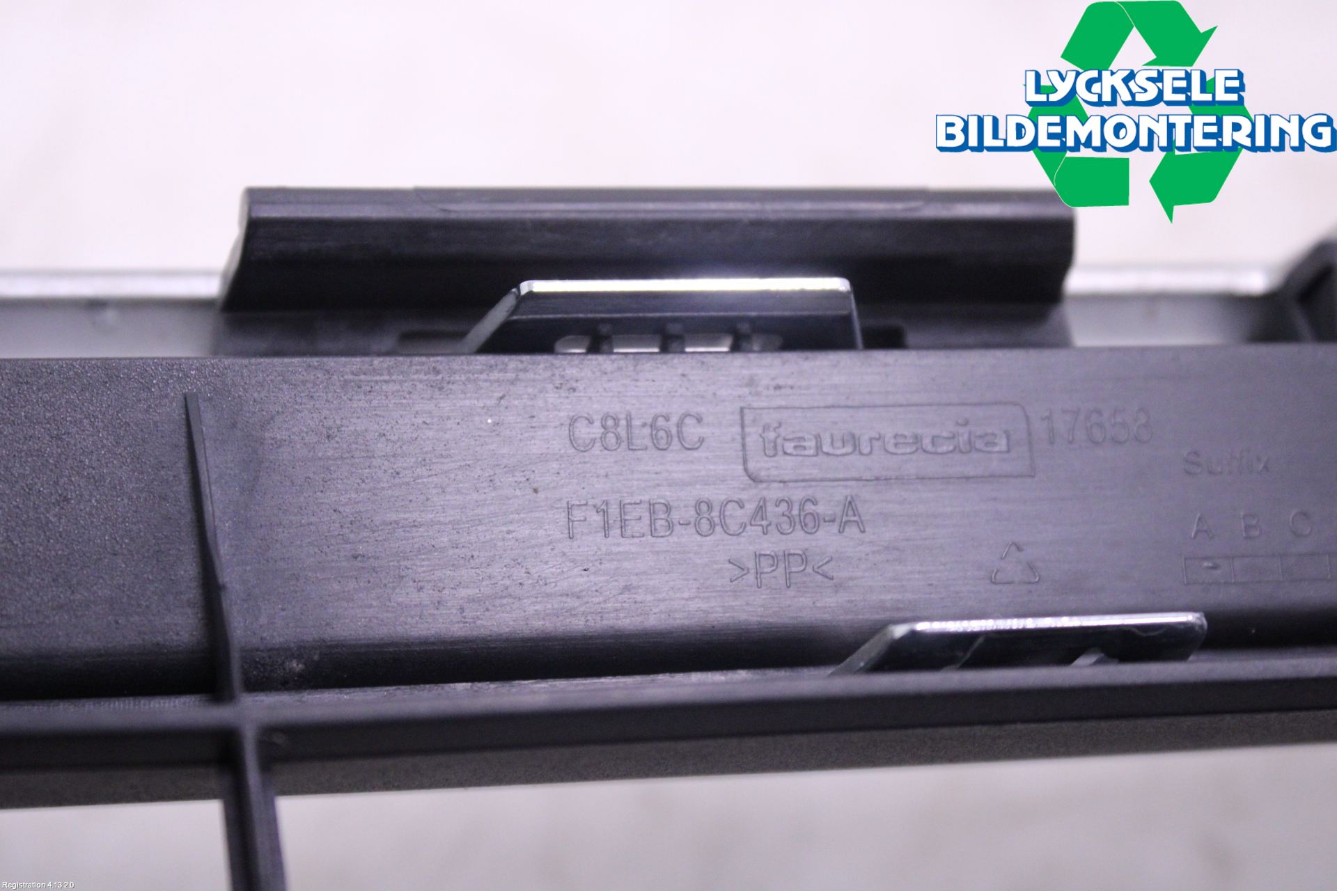 Ford FOCUS 15-18 Grill Komp