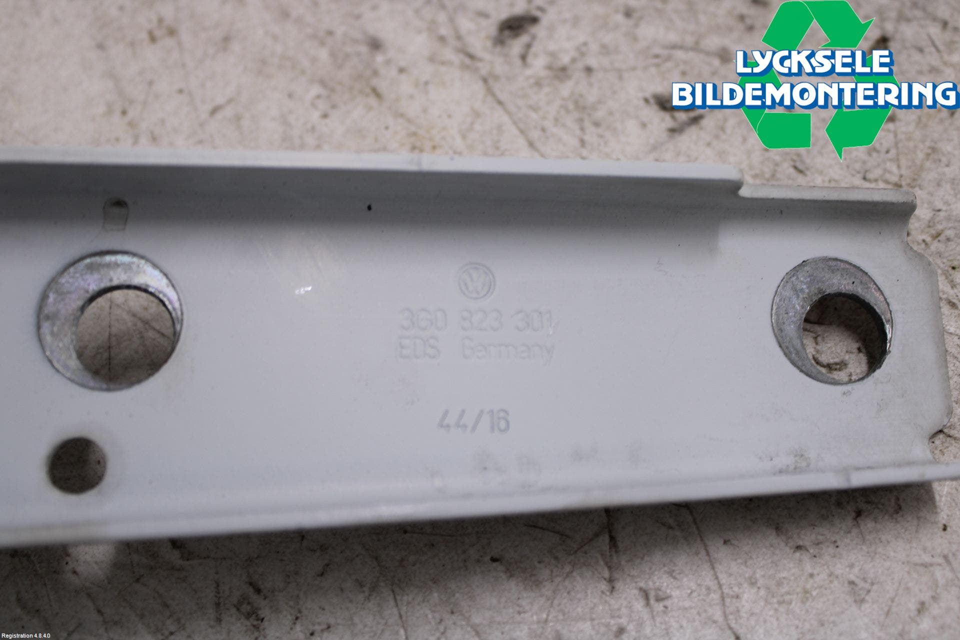 Volkswagen VW PASSAT 15-19 Huvgångjärn