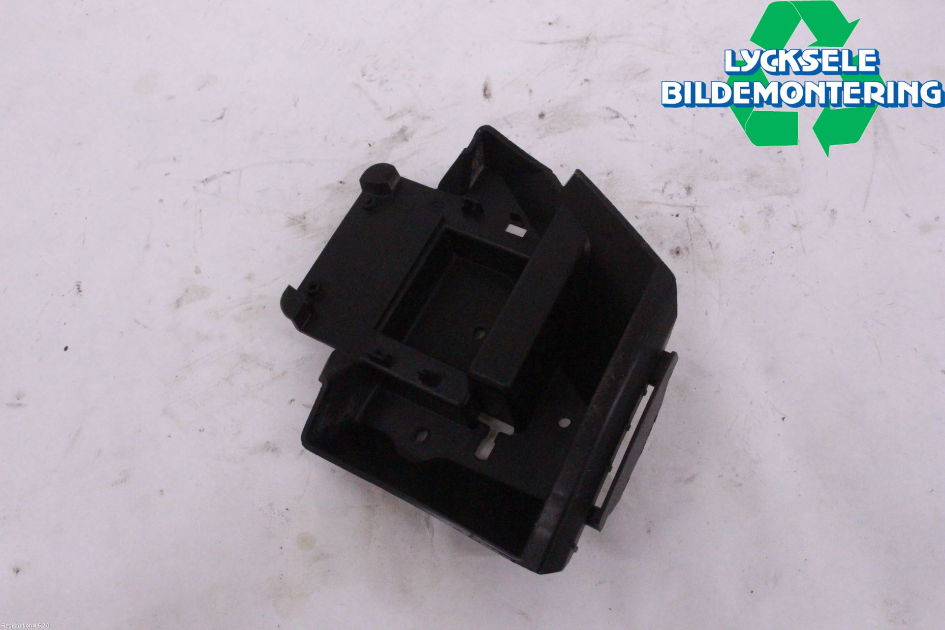 Ford FOCUS 19- Stötfångarfäste Bak Vä