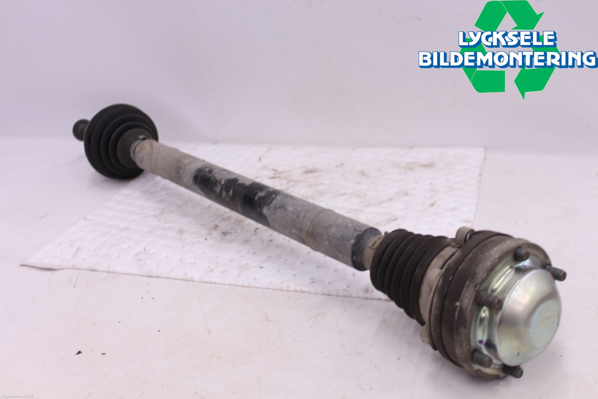 Volkswagen VW CADDY 11-15 Drivaxel Fram Höger