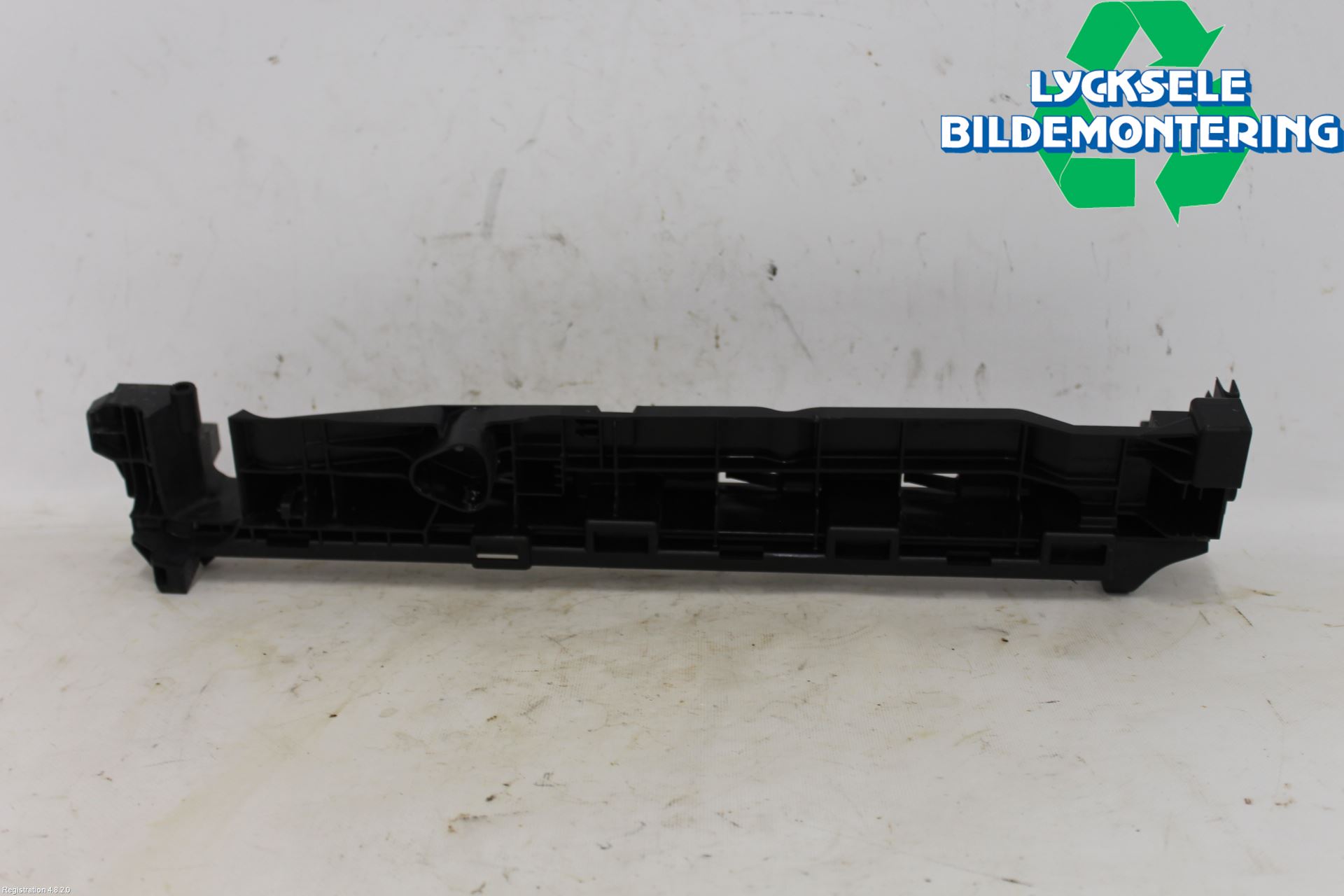 Mercedes-Benz MB E-KLASS (W213) 16-23 Kylarfäste-Ram-Balk
