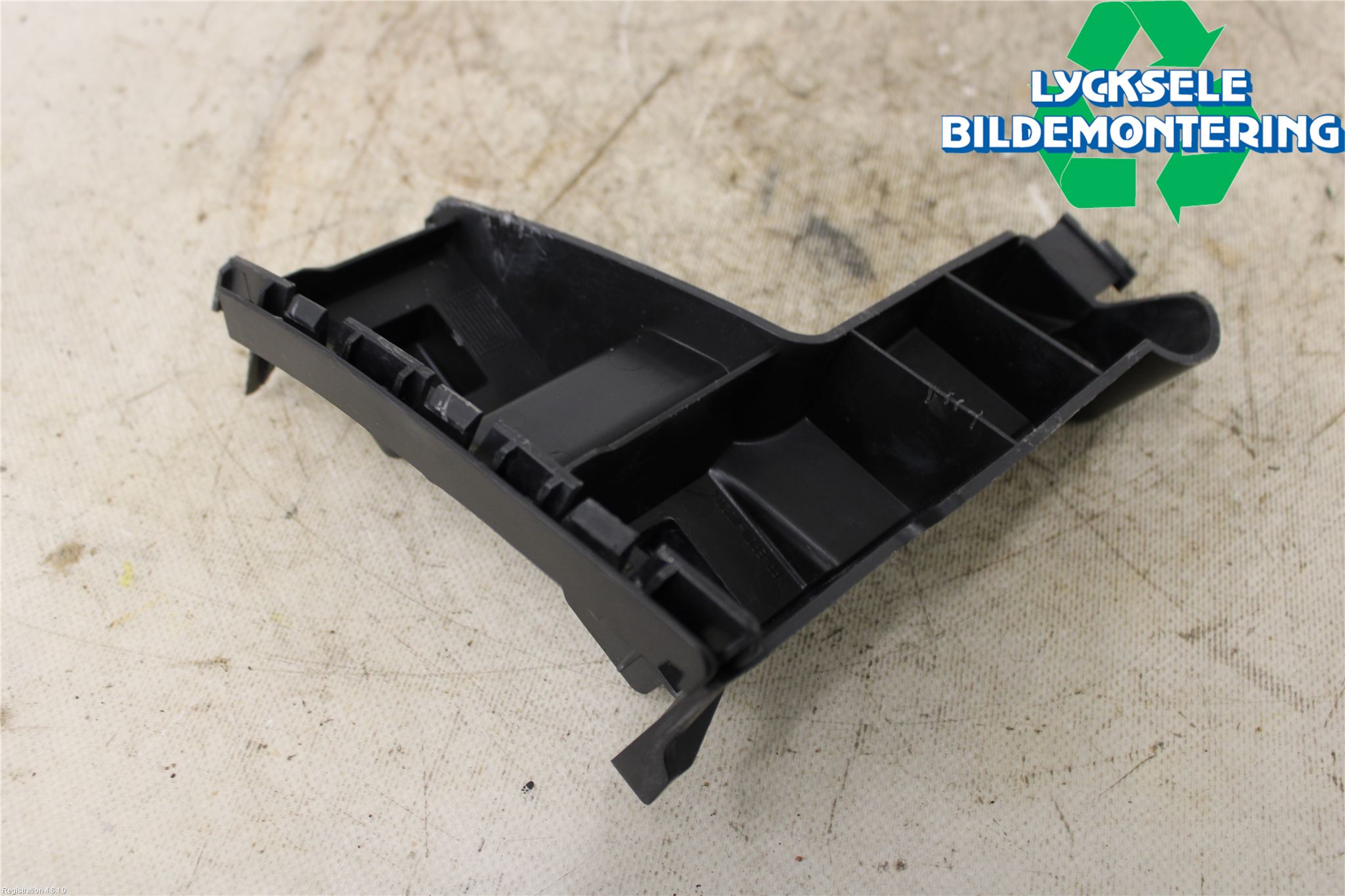 Volvo XC70 08-13 Stötfångarfäste Fram Hö