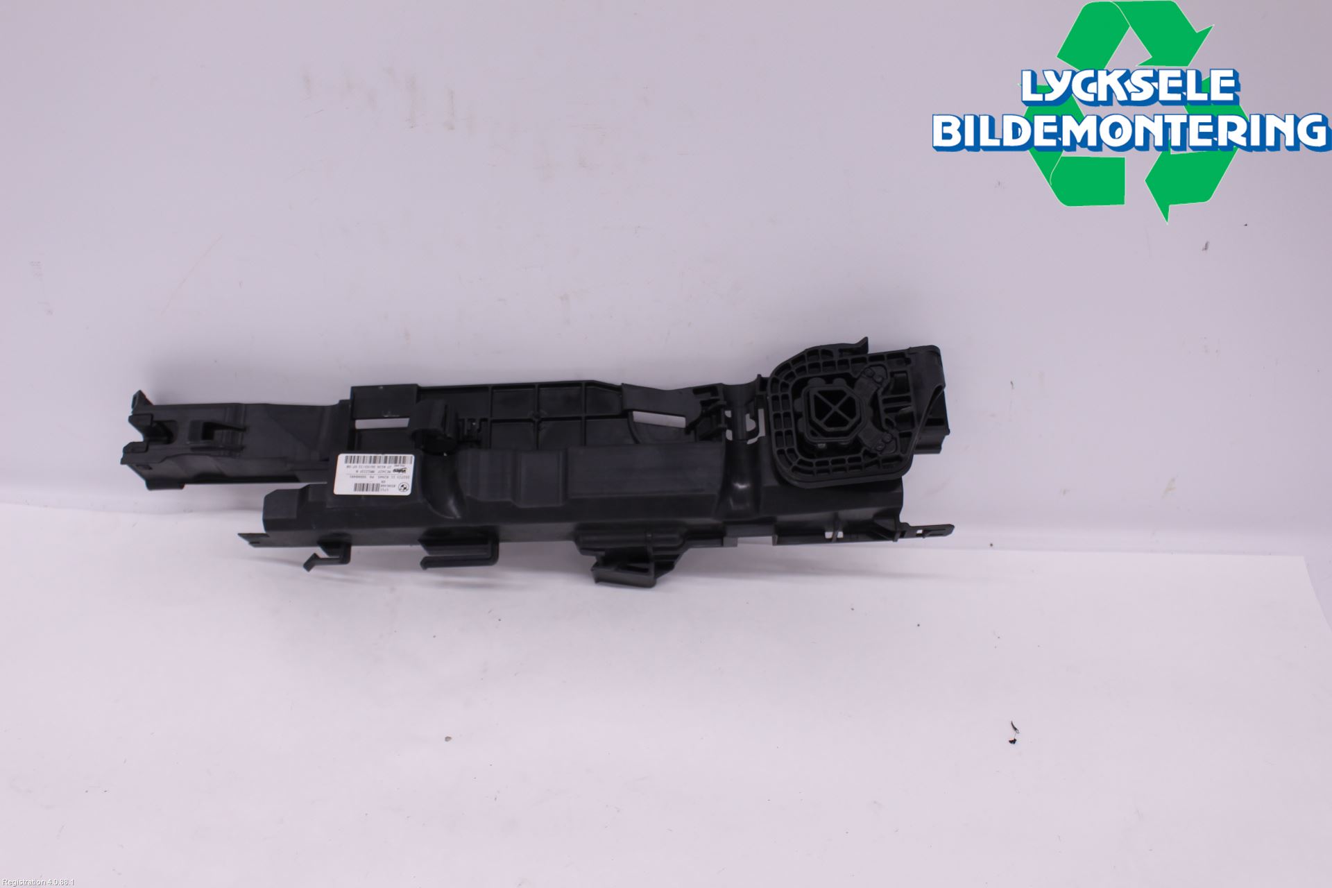 BMW 3 G20/G21/G80/G81 19- Kylarfäste-Ram-Balk